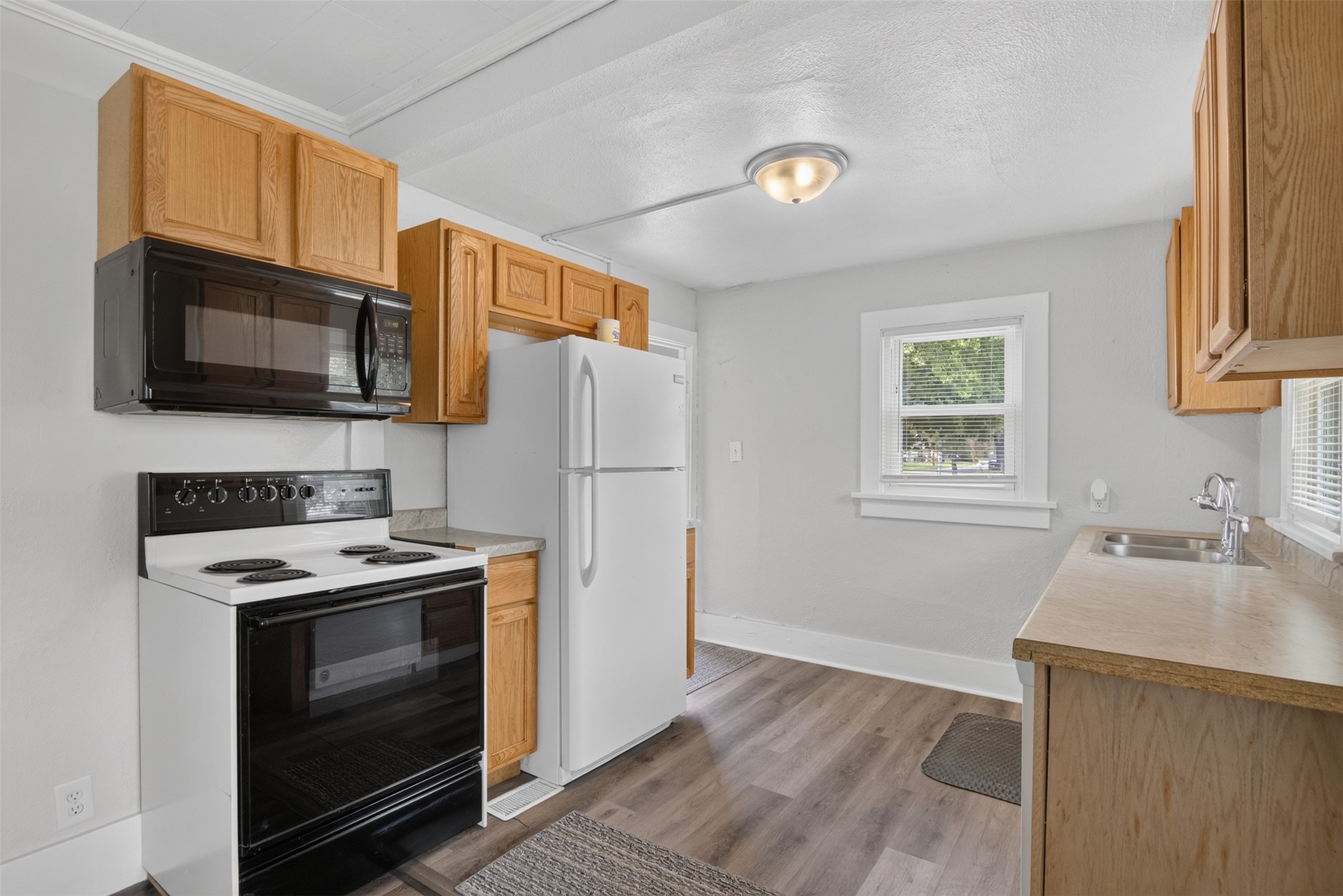 2834 Maple Street Property Photo 6