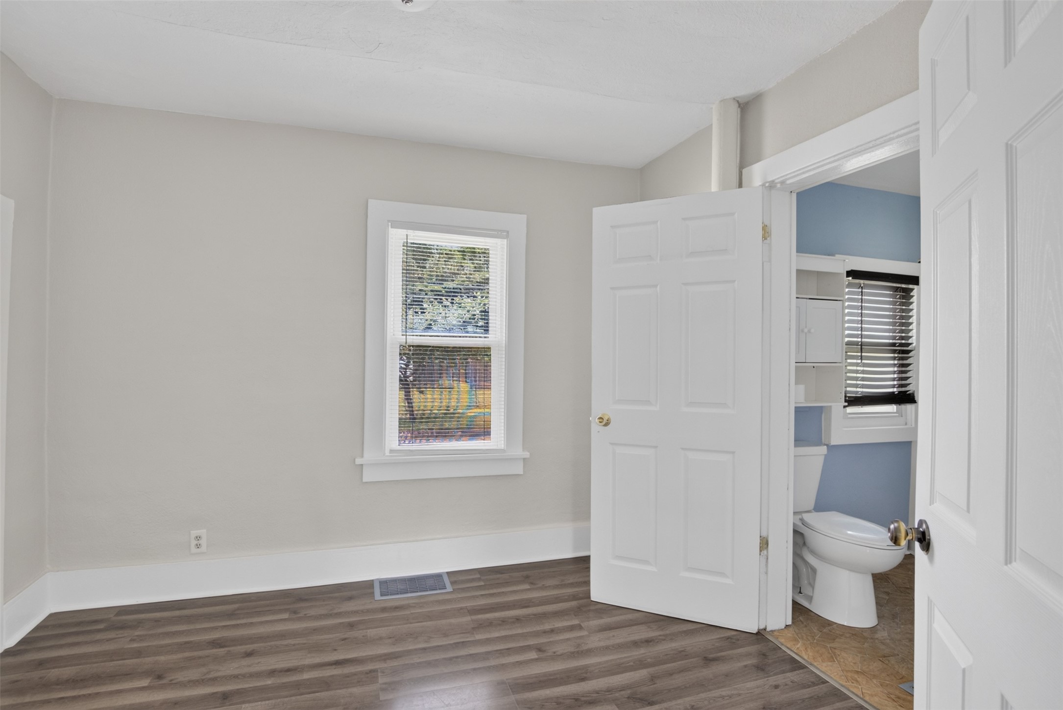 2834 Maple Street Property Photo 8