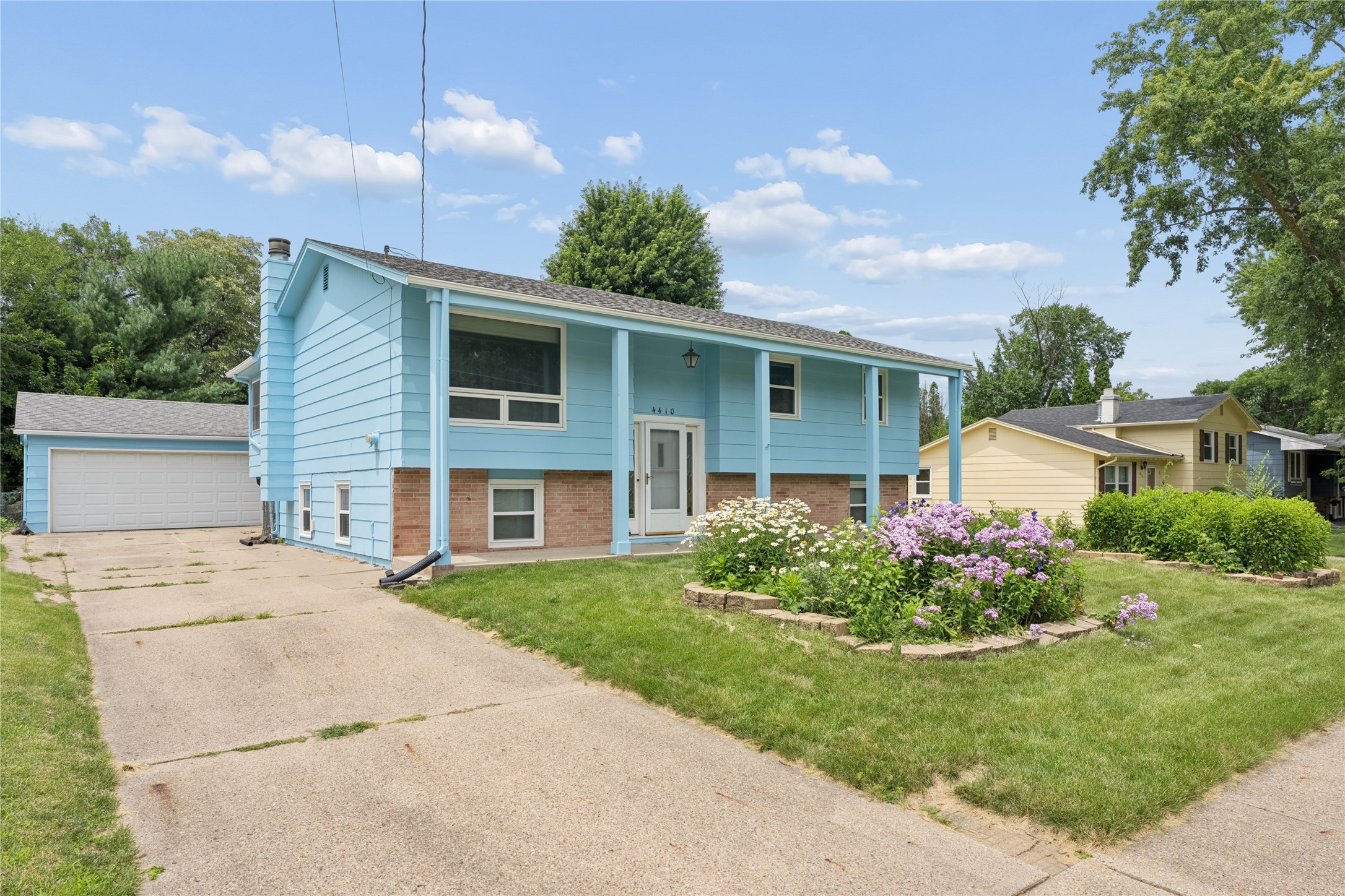 4410 64th Street Property Photo 2