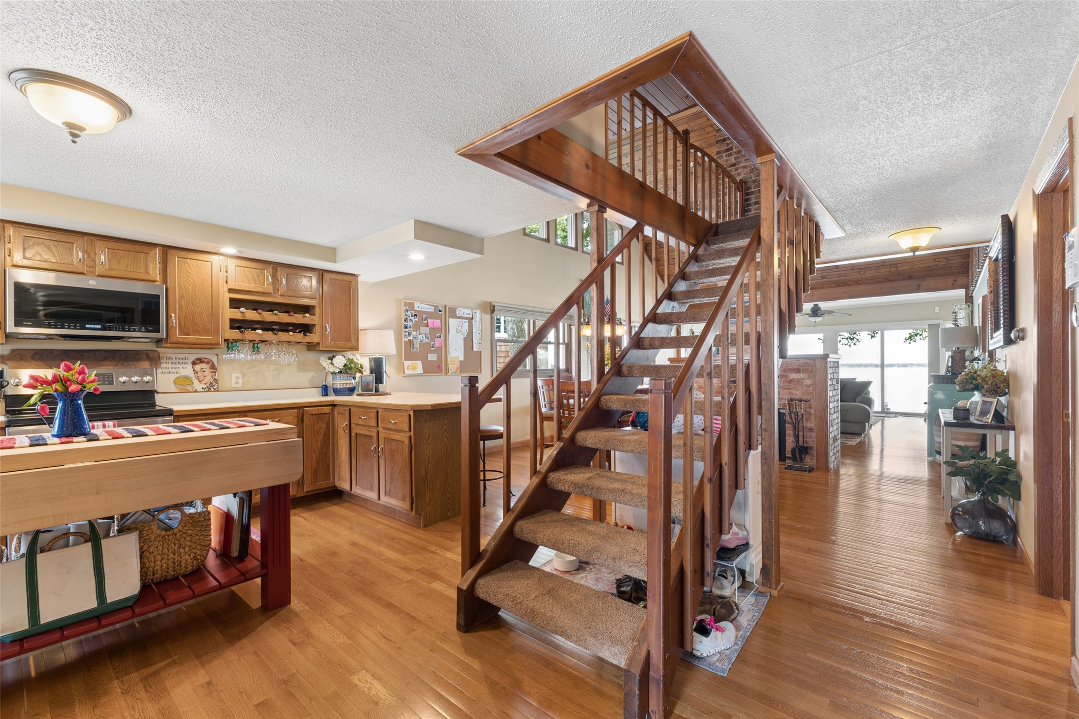 5318 Lakeview Drive Property Photo 3