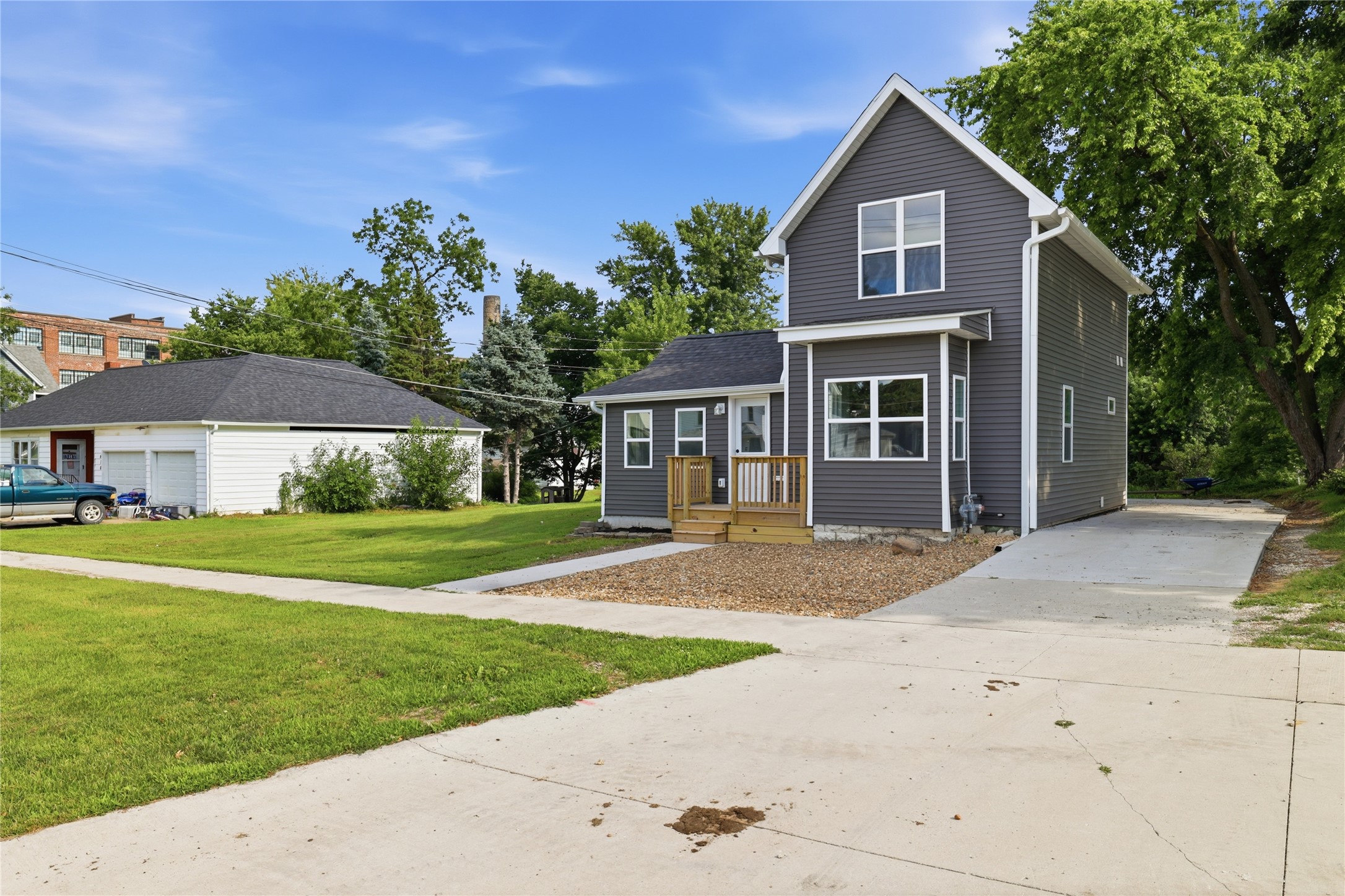 406 4th Avenue Property Photo 2
