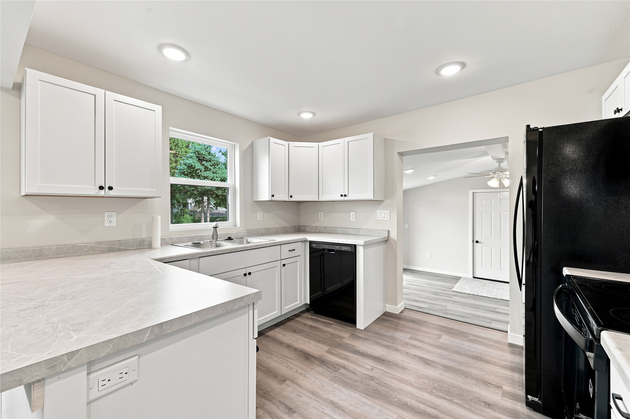 406 4th Avenue Property Photo 16