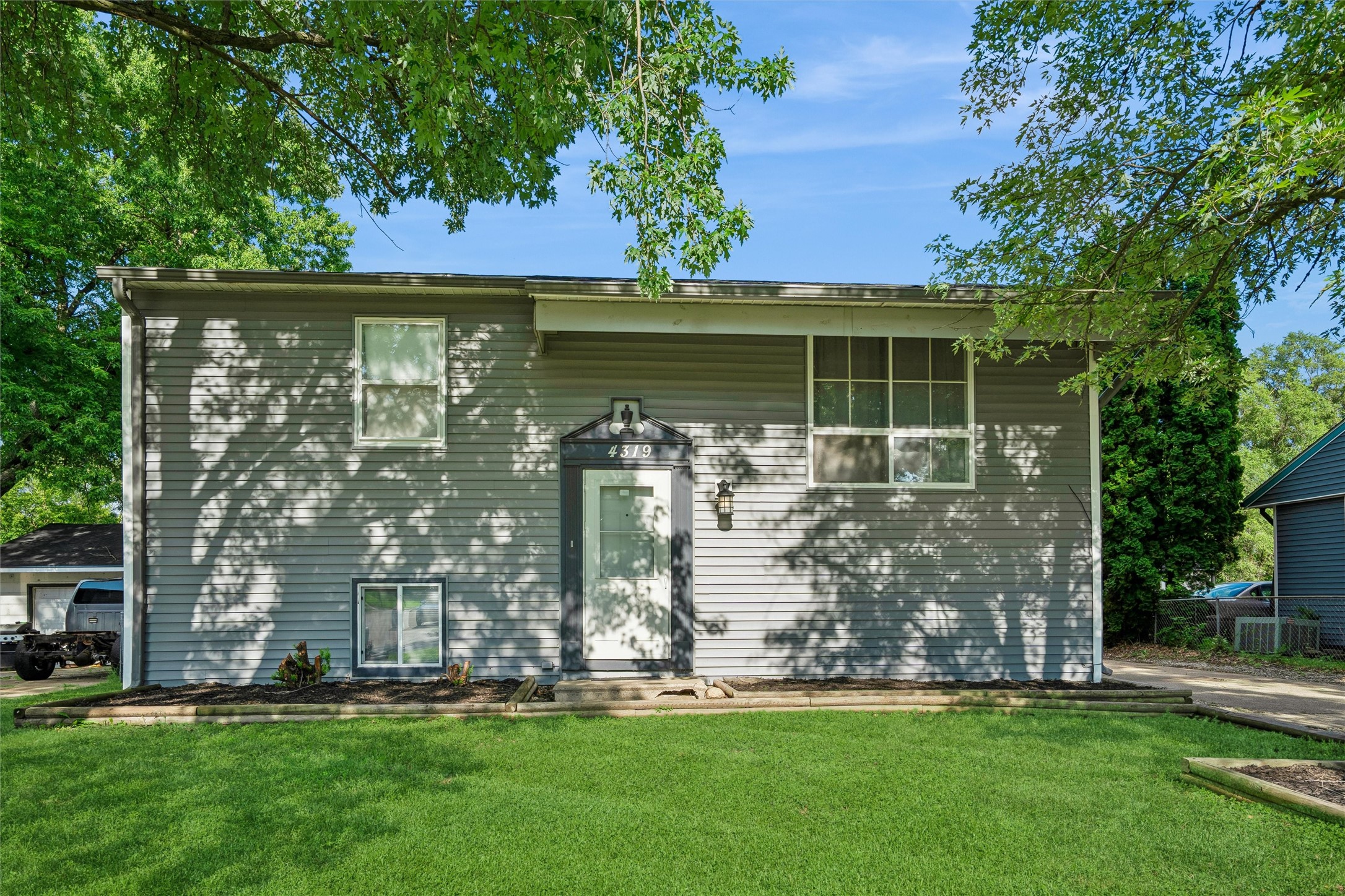 4319 Se 5th Street Property Photo 1