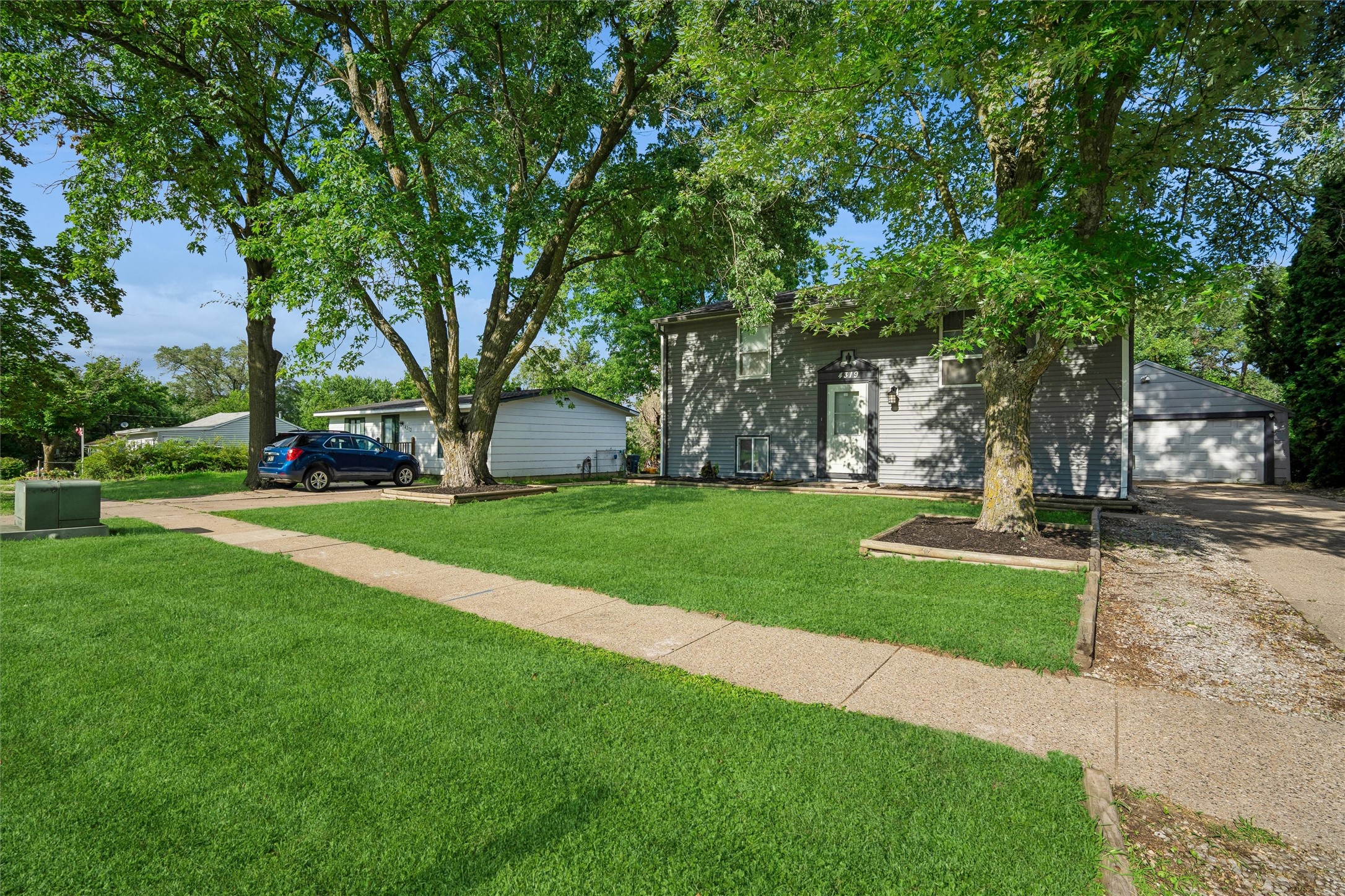 4319 Se 5th Street Property Photo 2
