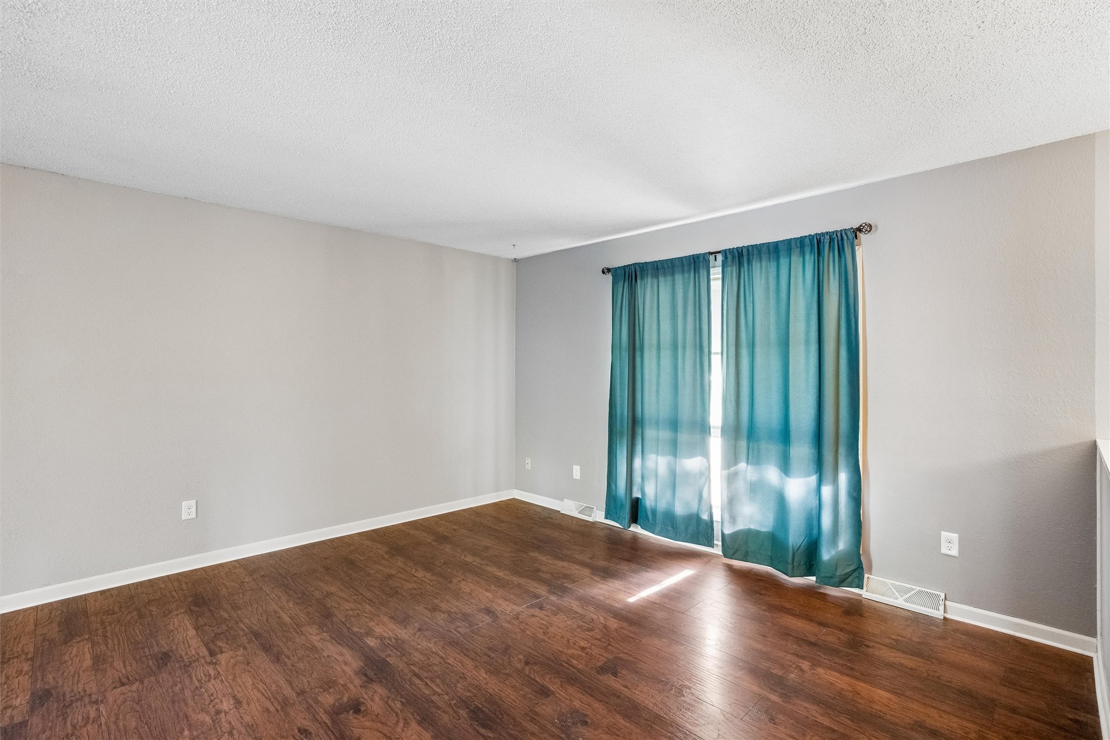 4319 Se 5th Street Property Photo 5