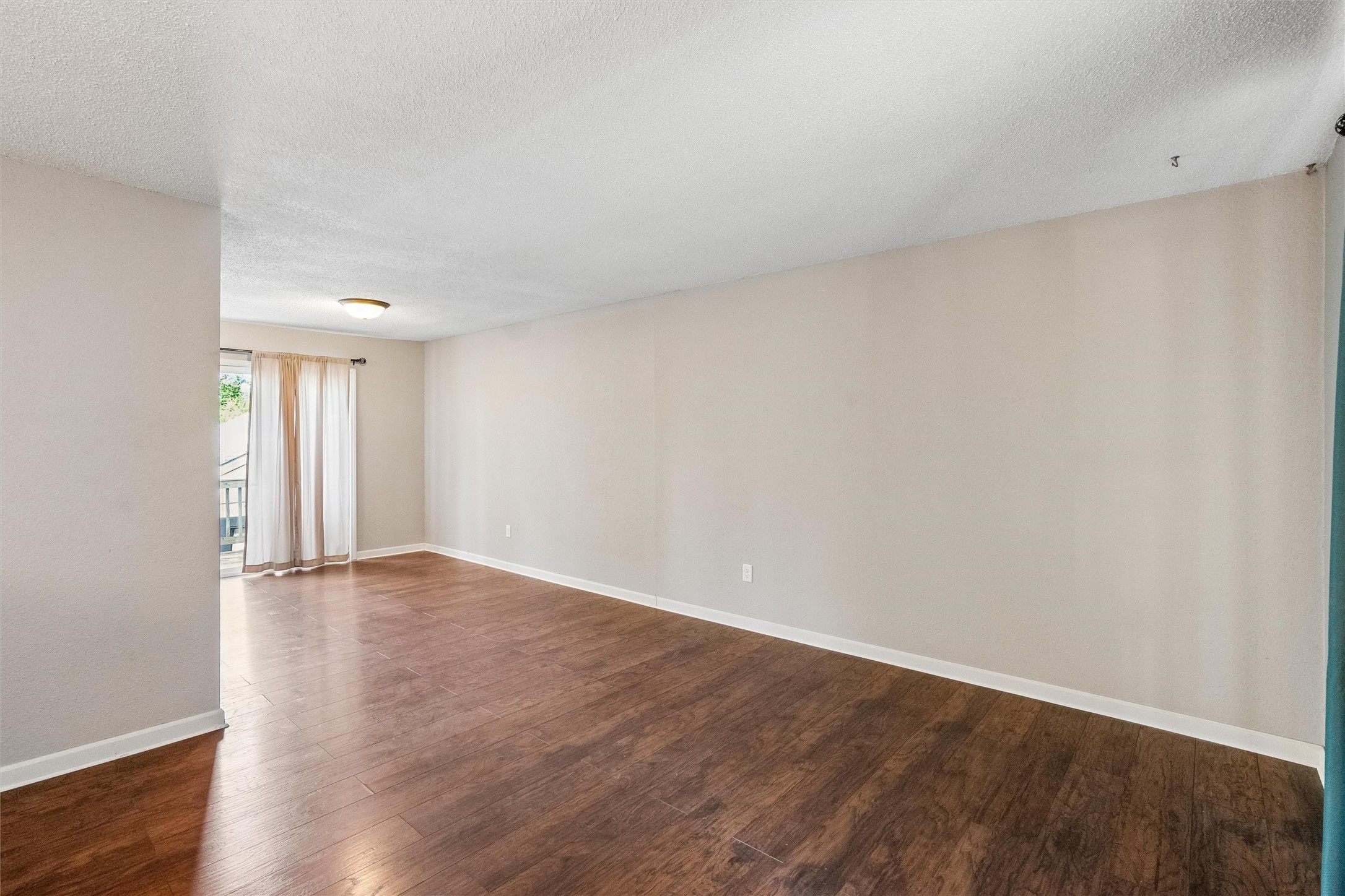 4319 Se 5th Street Property Photo 6