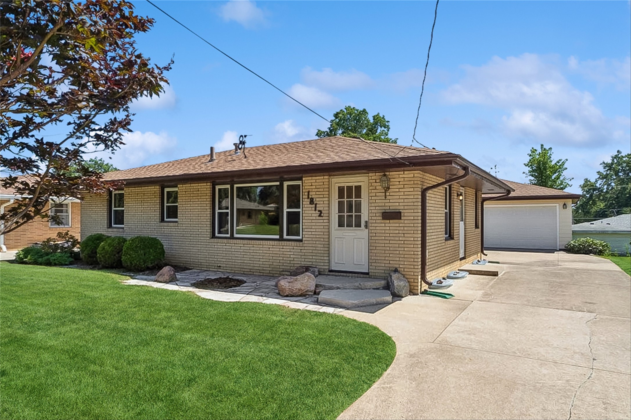 1812 Pearl Drive Property Photo 2