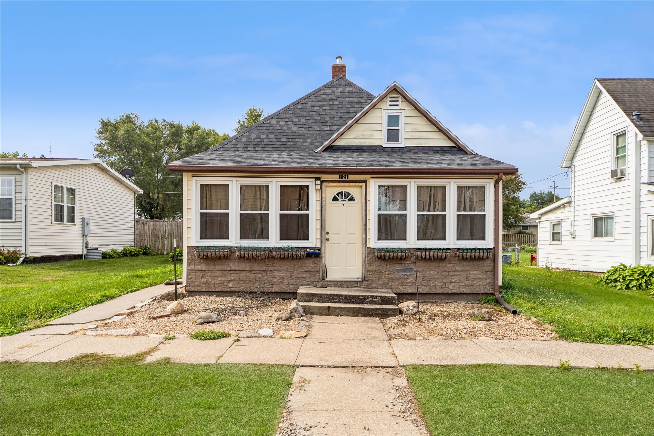 121 W Spring Street Property Photo 1