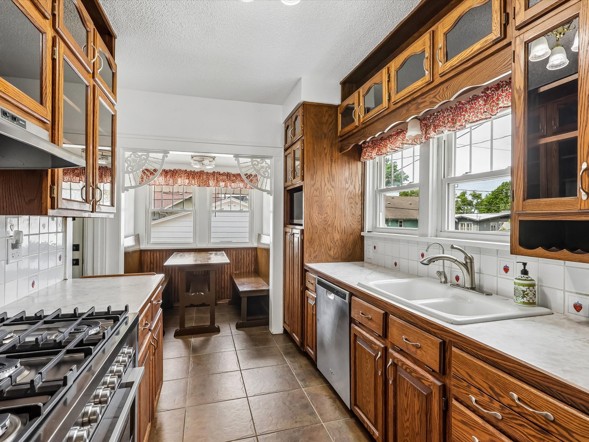 4516 Boulevard Place Property Photo 10