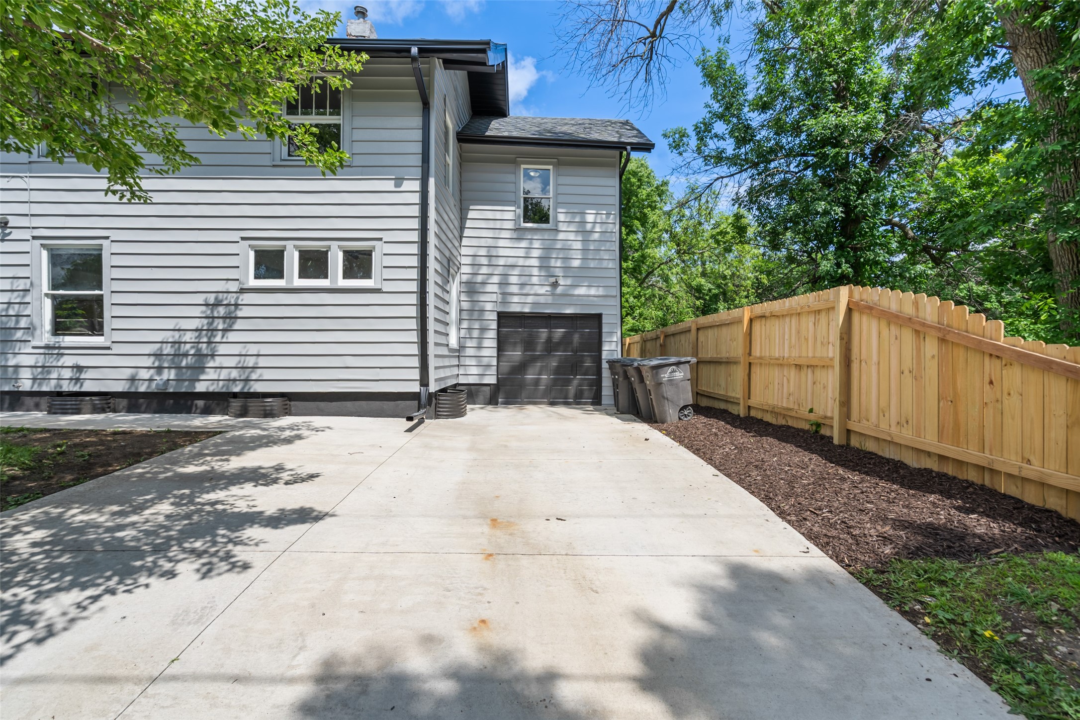 250 Franklin Avenue Property Photo 3