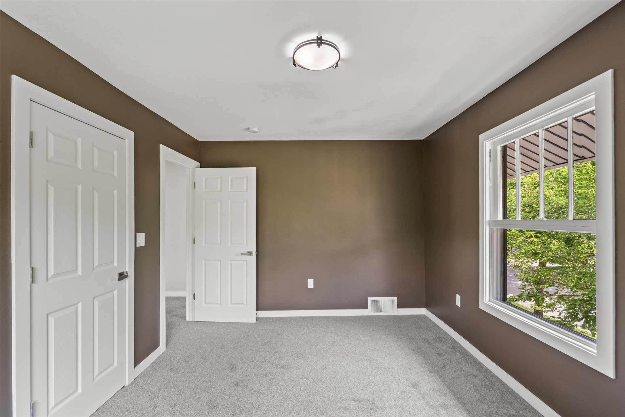 250 Franklin Avenue Property Photo 20