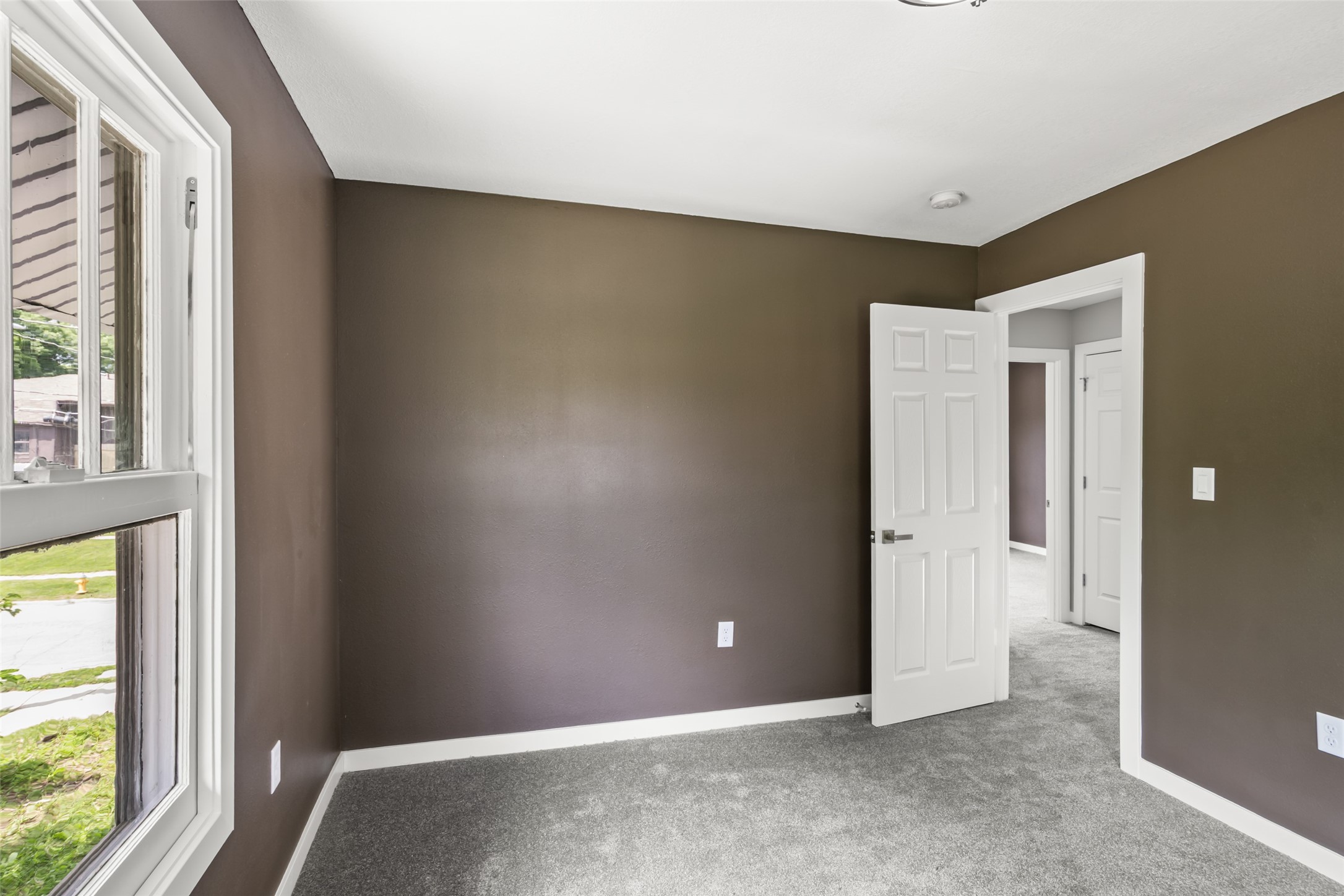 250 Franklin Avenue Property Photo 24