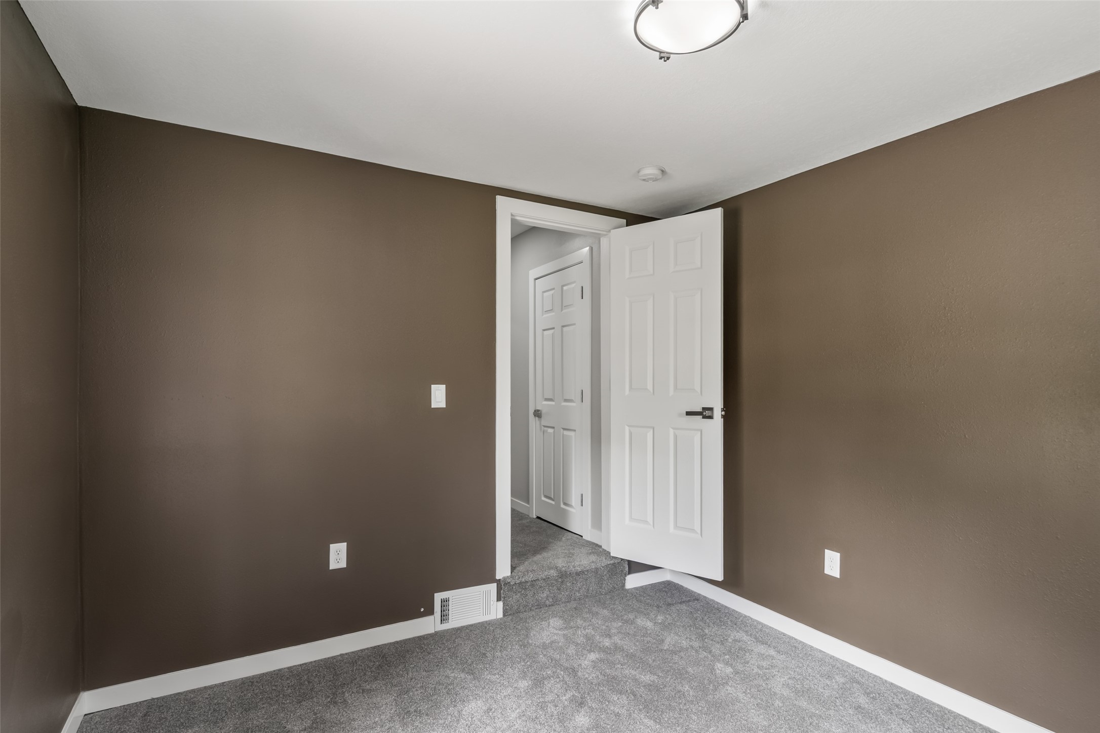 250 Franklin Avenue Property Photo 26