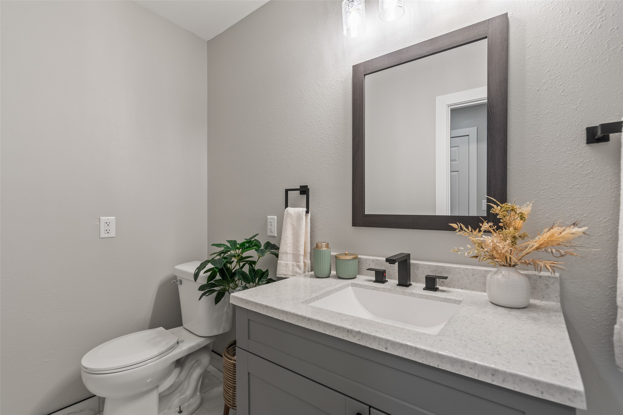 250 Franklin Avenue Property Photo 28