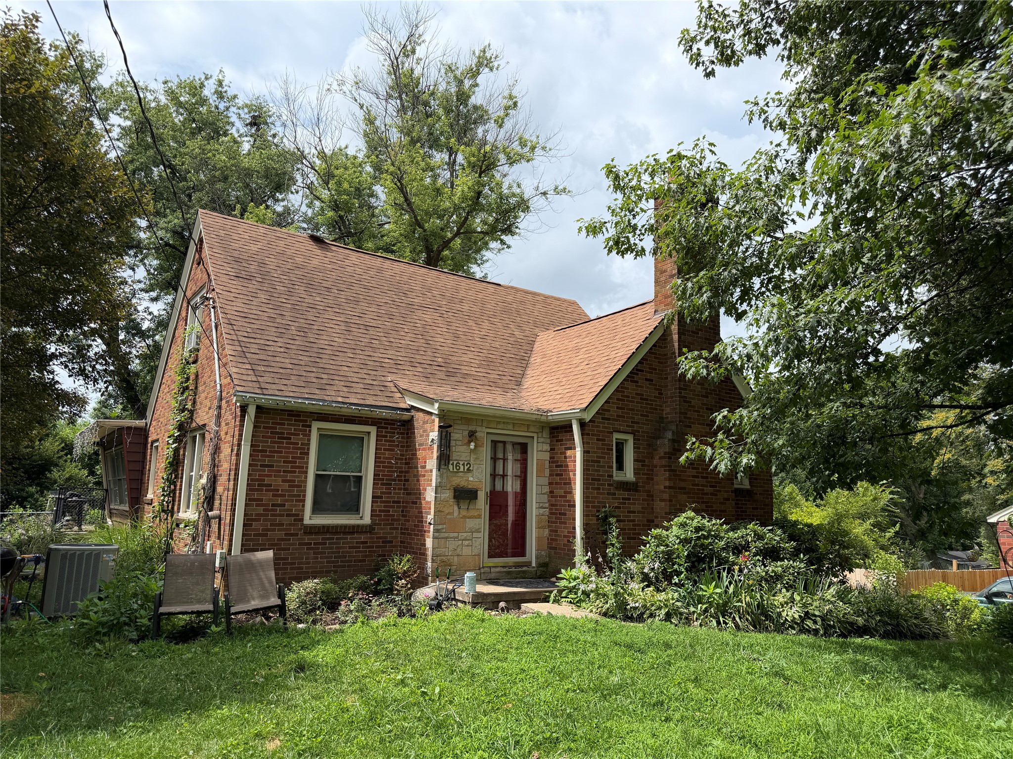 1612 Highview Drive Property Photo 1