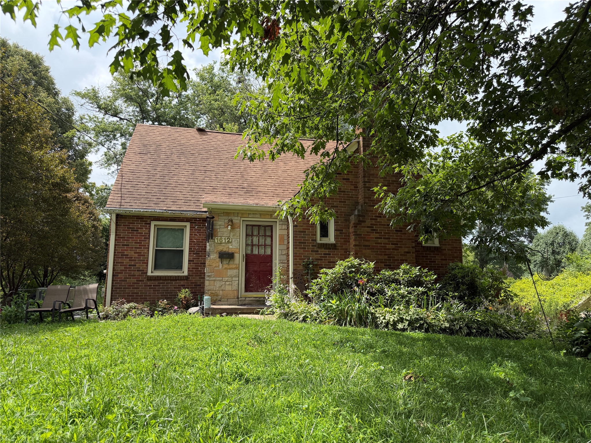 1612 Highview Drive Property Photo 2