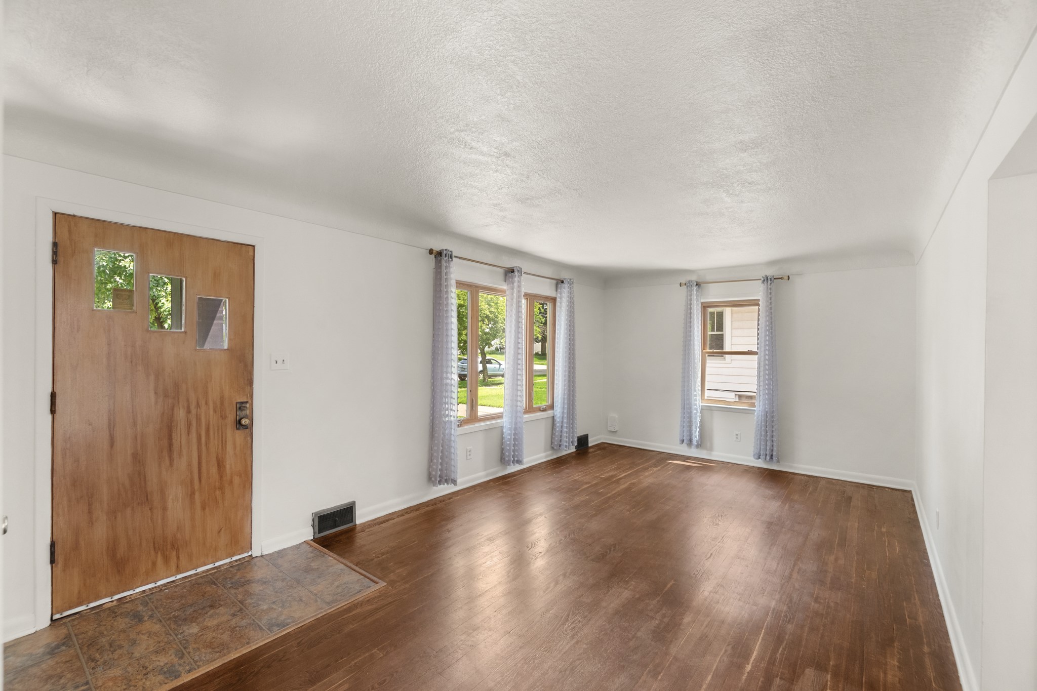 3114 48th Place Property Photo 2
