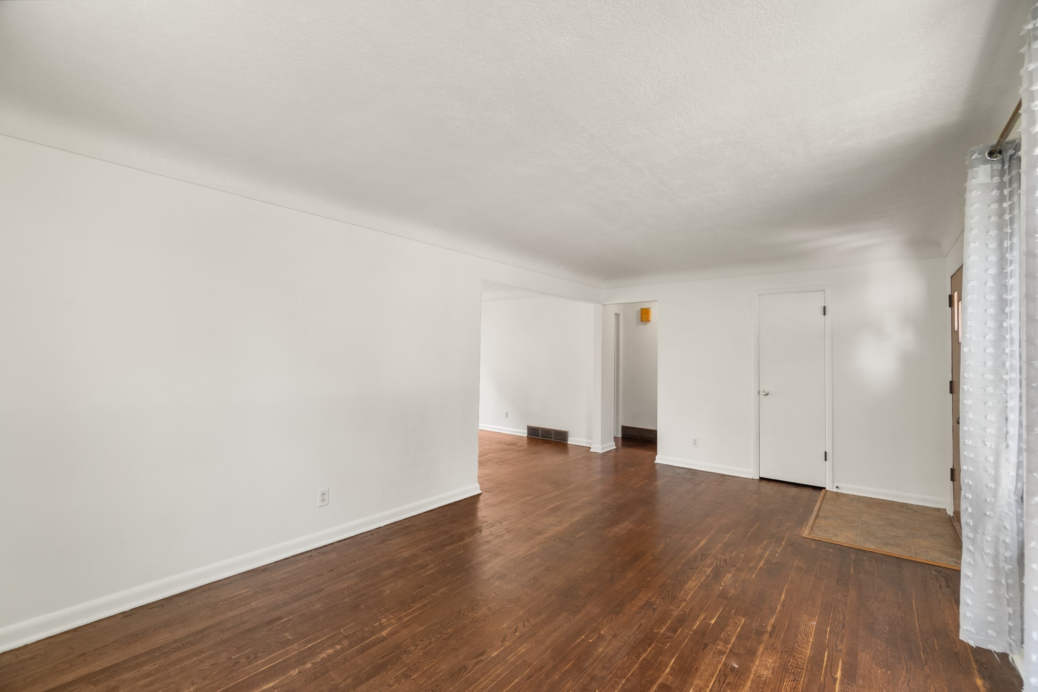 3114 48th Place Property Photo 3