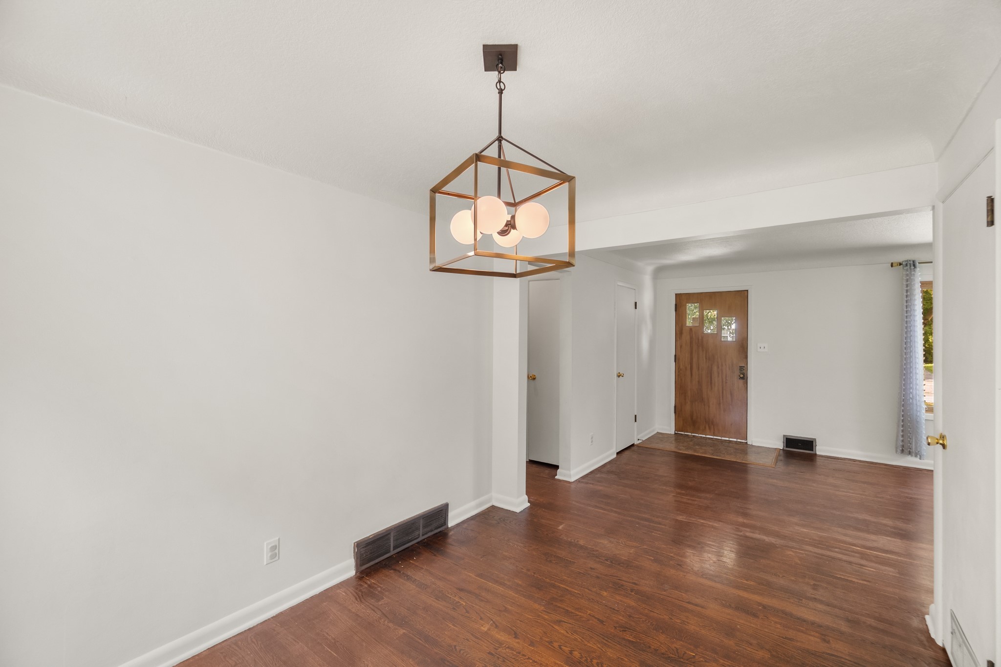 3114 48th Place Property Photo 4