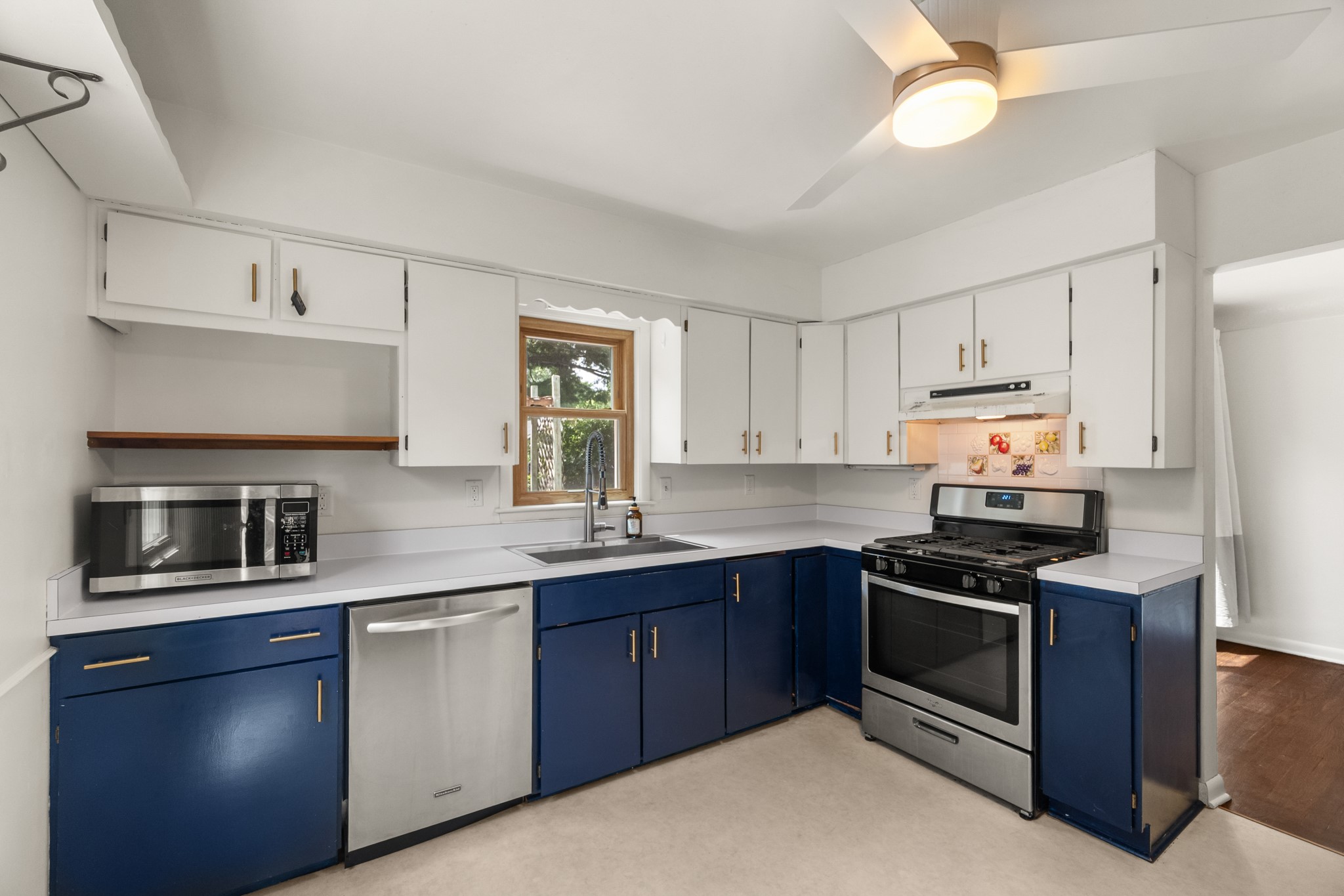 3114 48th Place Property Photo 6