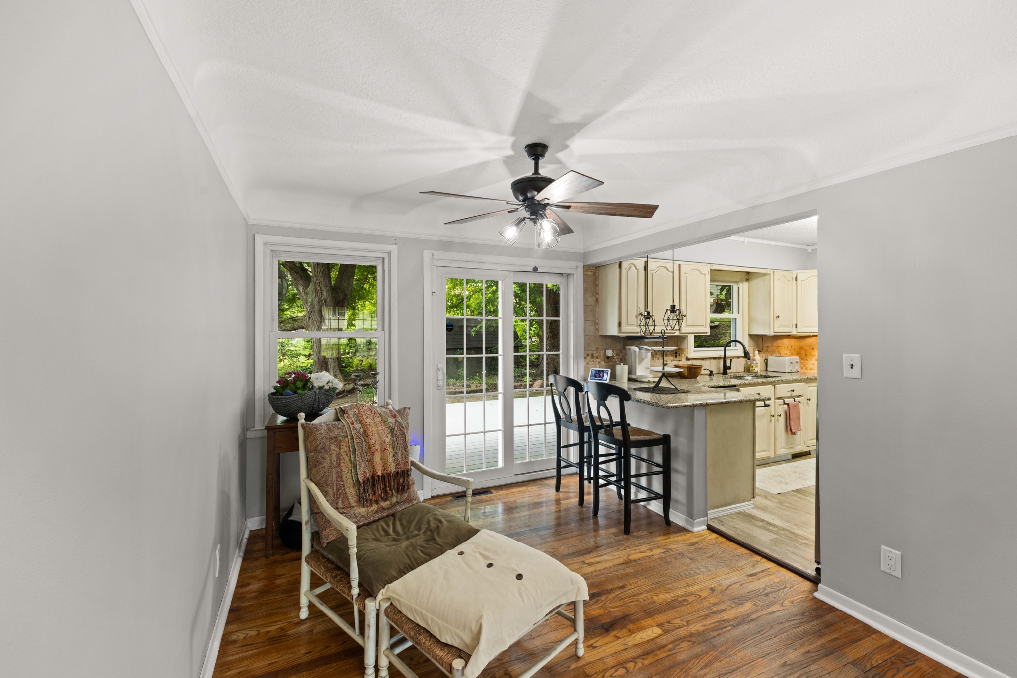 3001 Hillsdale Drive Property Photo 8