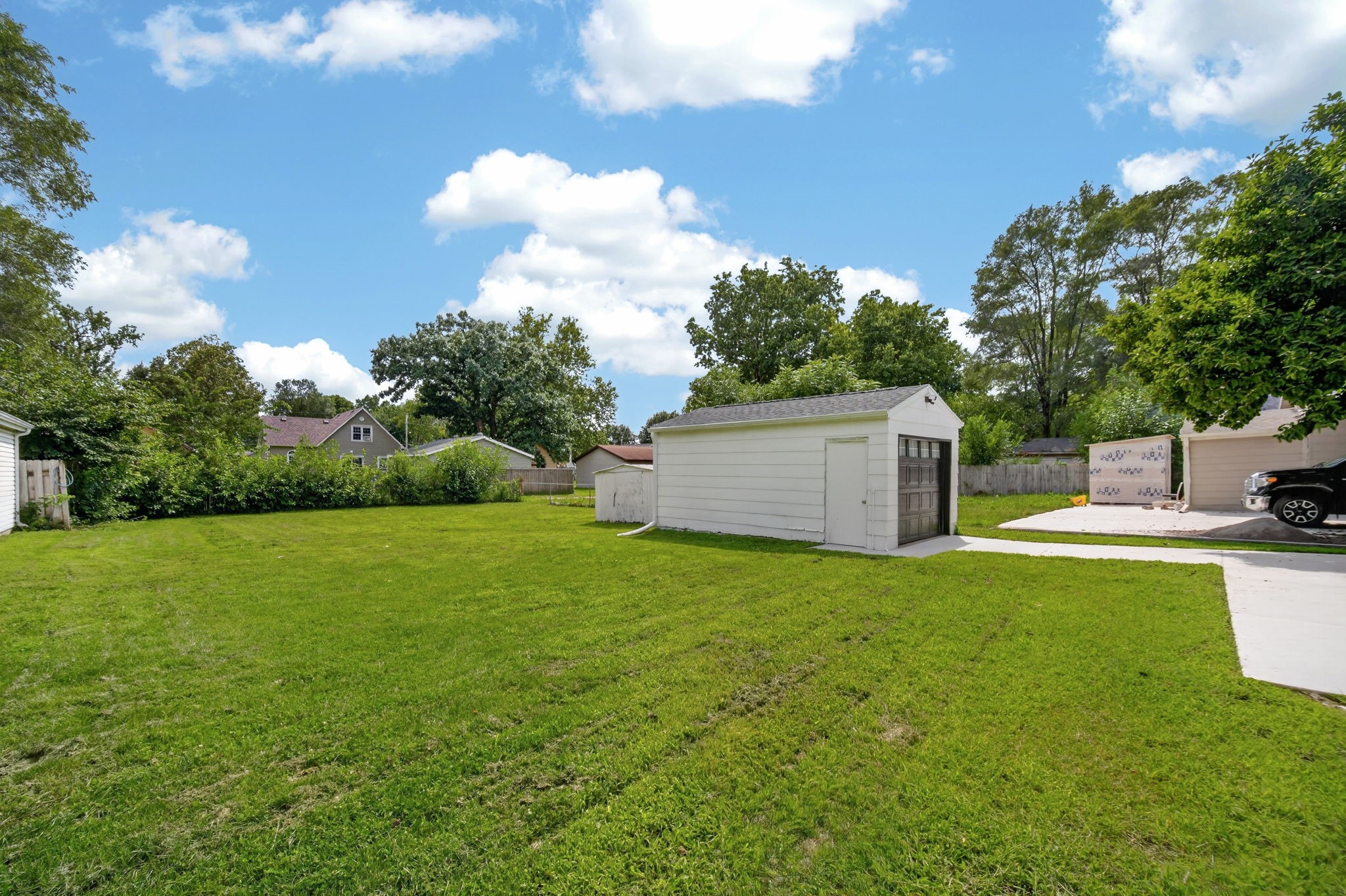 2733 E Grand Avenue Property Photo 31