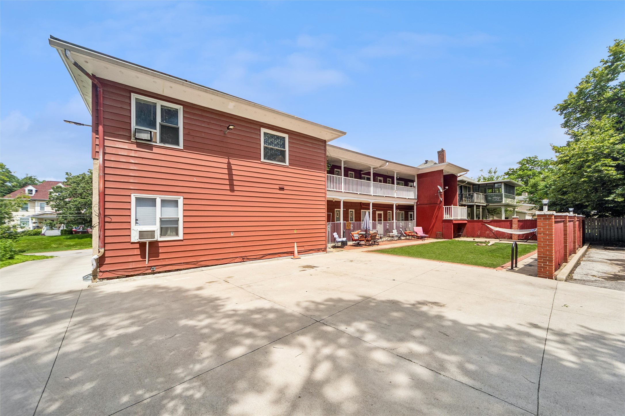 1940 Arlington Avenue Property Photo 3