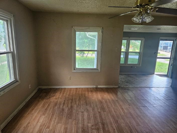 2950 Mahaska Avenue Property Photo 2