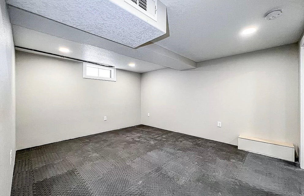 2735 College Avenue Property Photo 12
