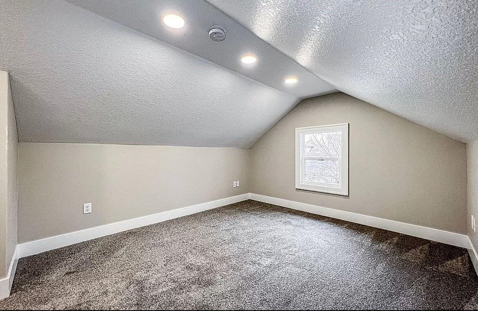 2735 College Avenue Property Photo 14