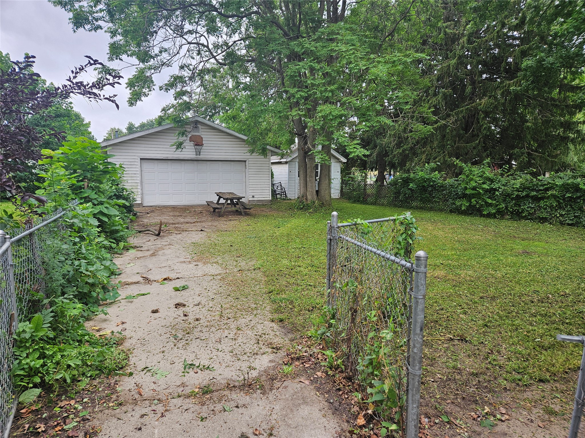 1437 Mattern Avenue Property Photo 3