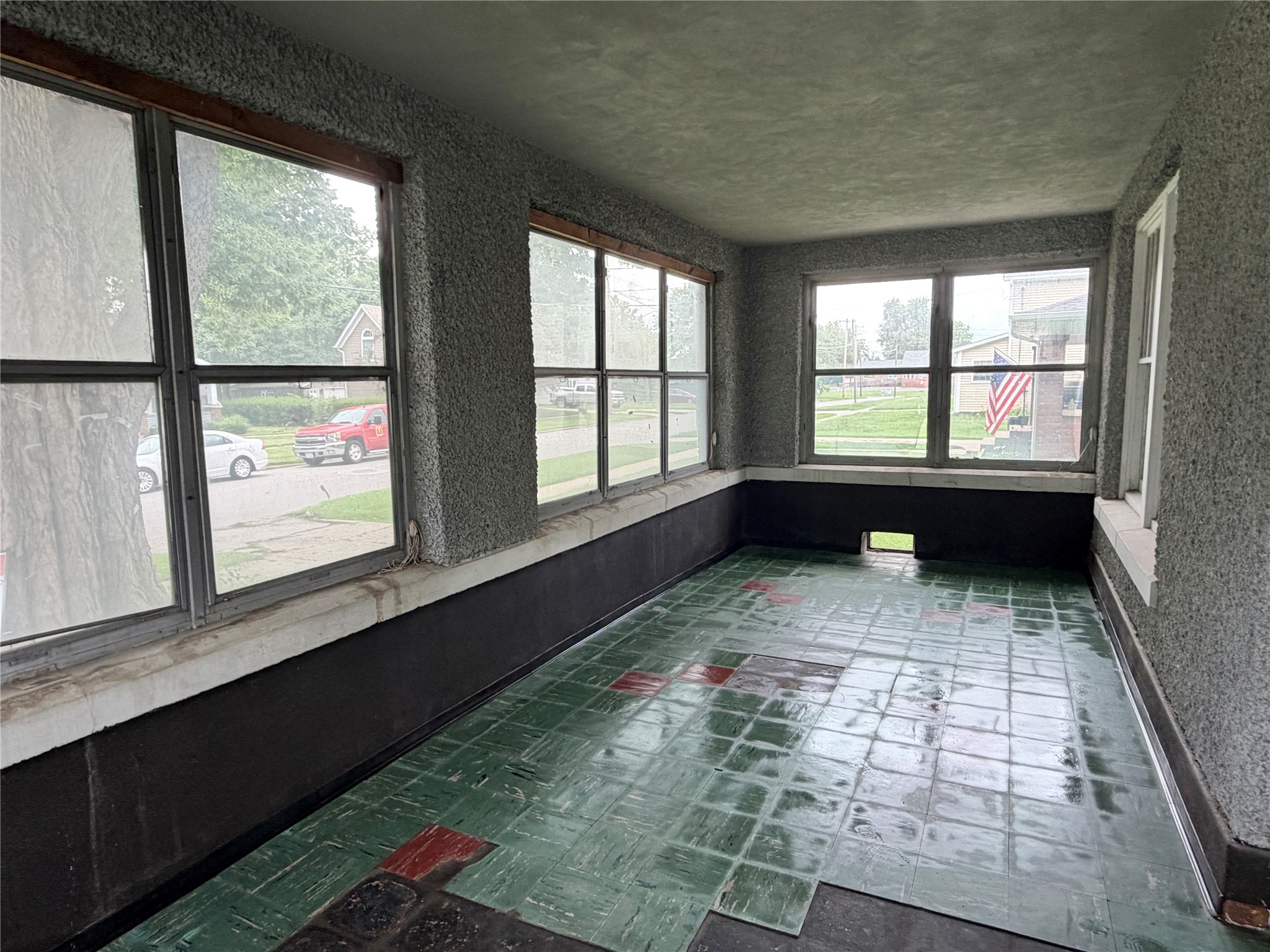 626 E 7th Street N Property Photo 14