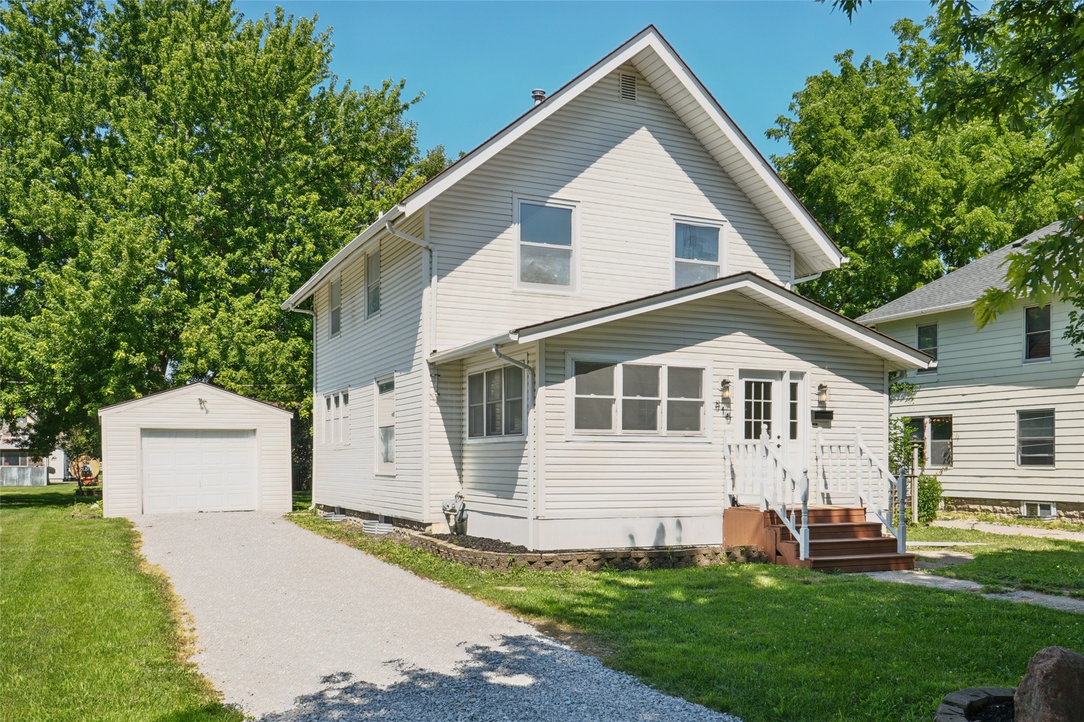 815 Elm Avenue Property Photo 1