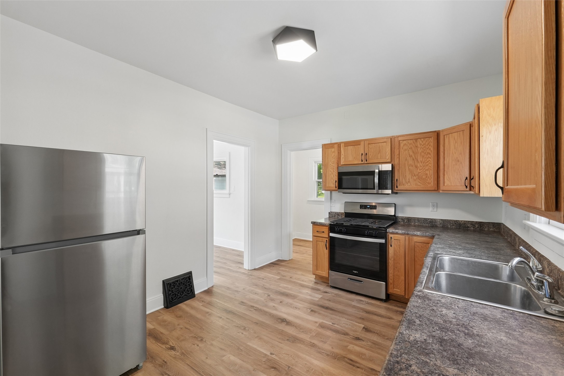 815 Elm Avenue Property Photo 2