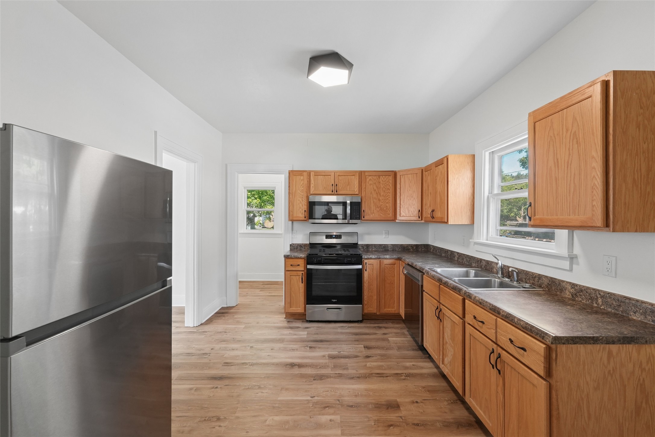 815 Elm Avenue Property Photo 3