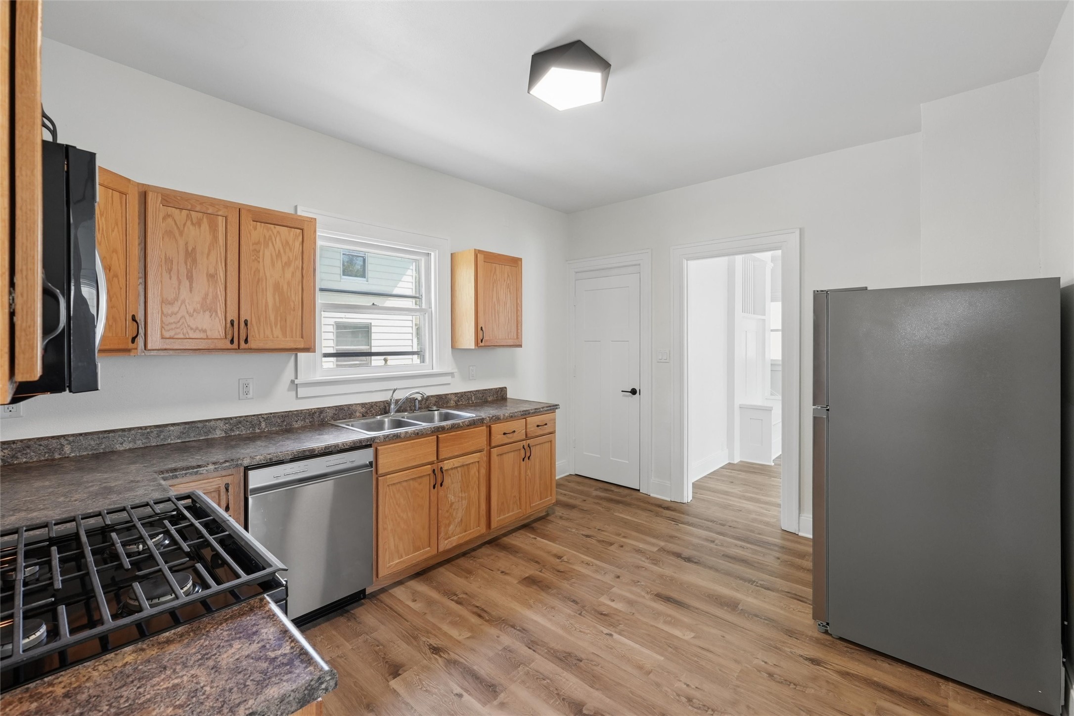 815 Elm Avenue Property Photo 4