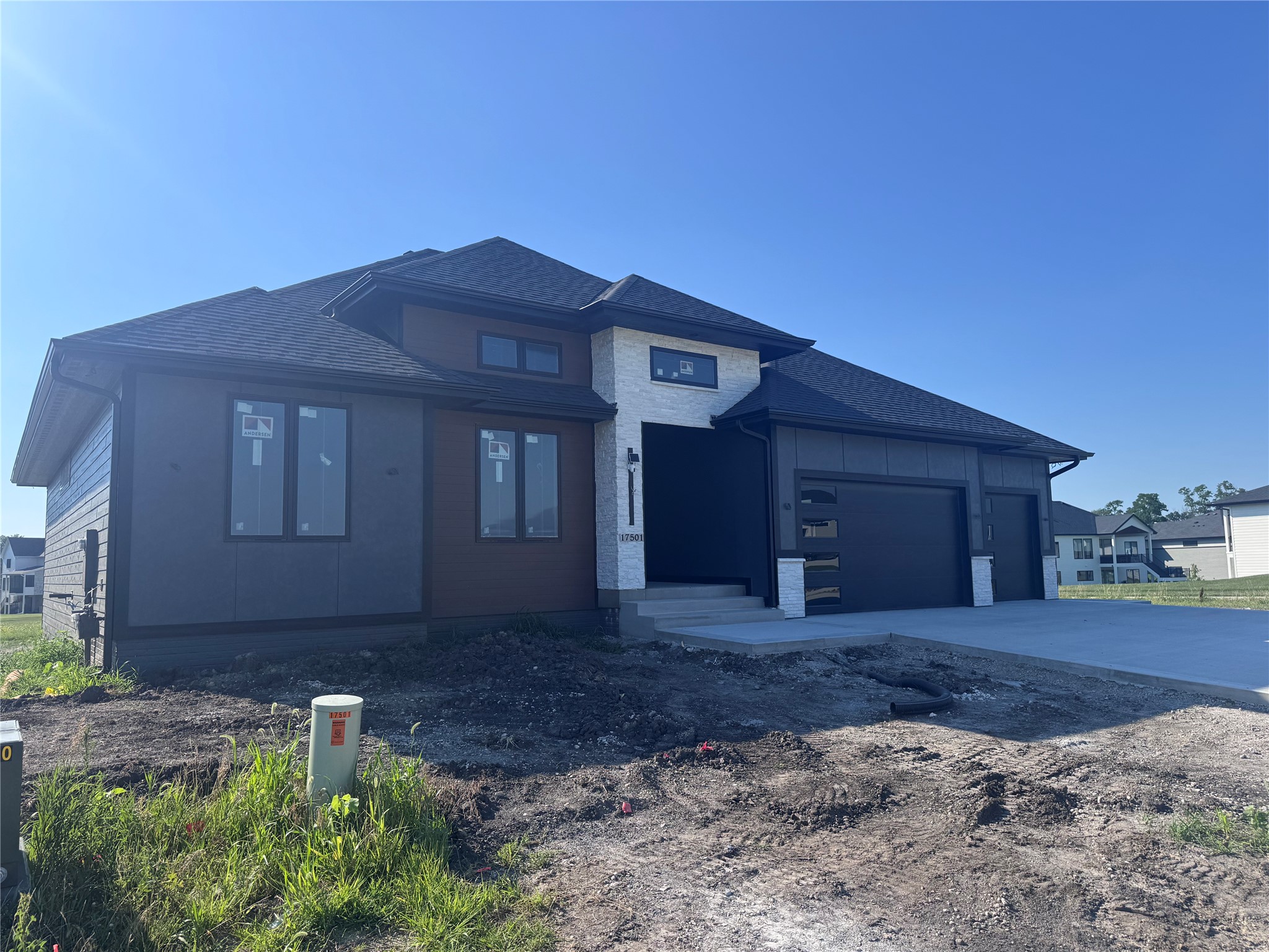 17501 N Valley Drive Property Photo 1