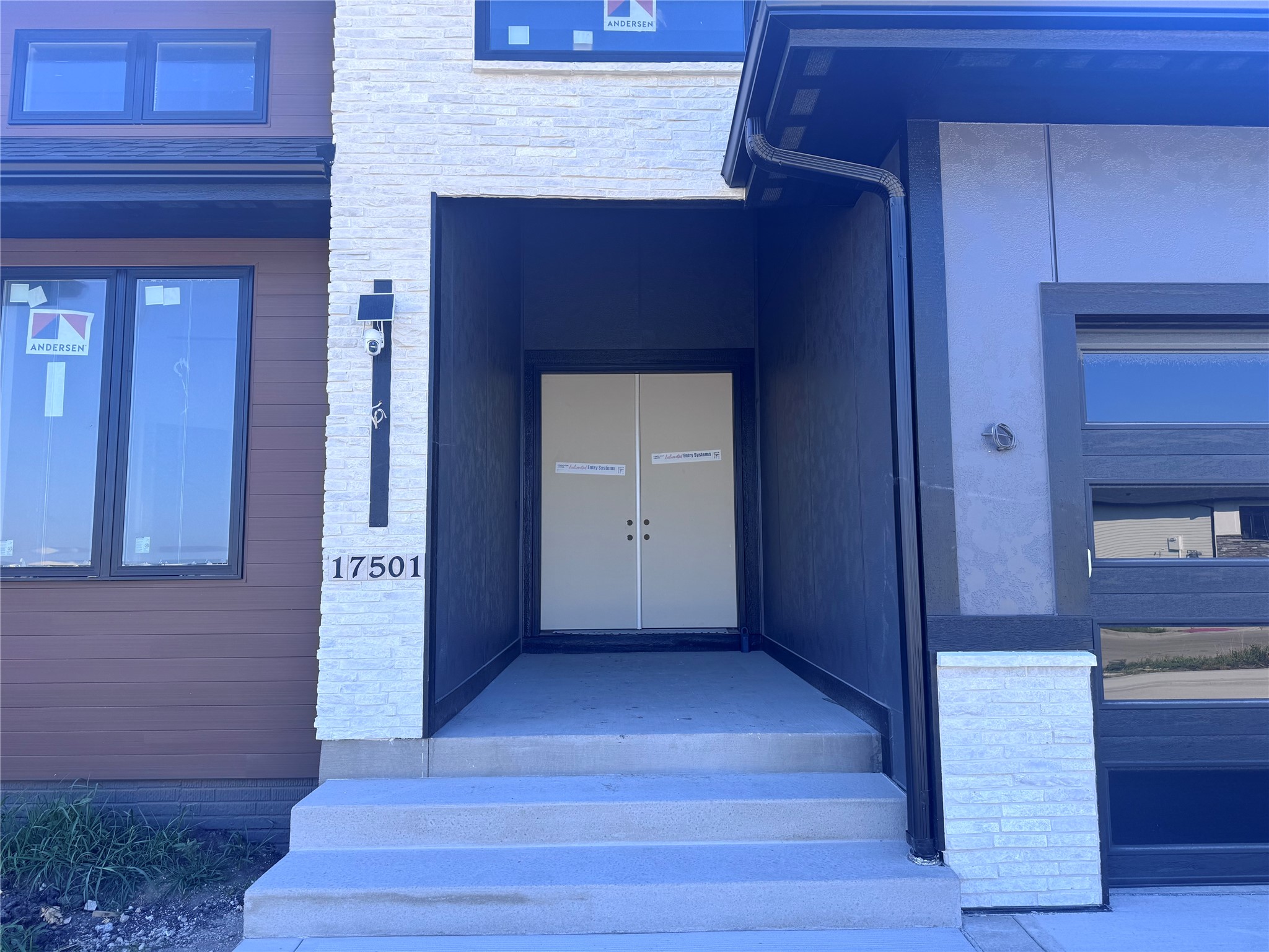17501 N Valley Drive Property Photo 3
