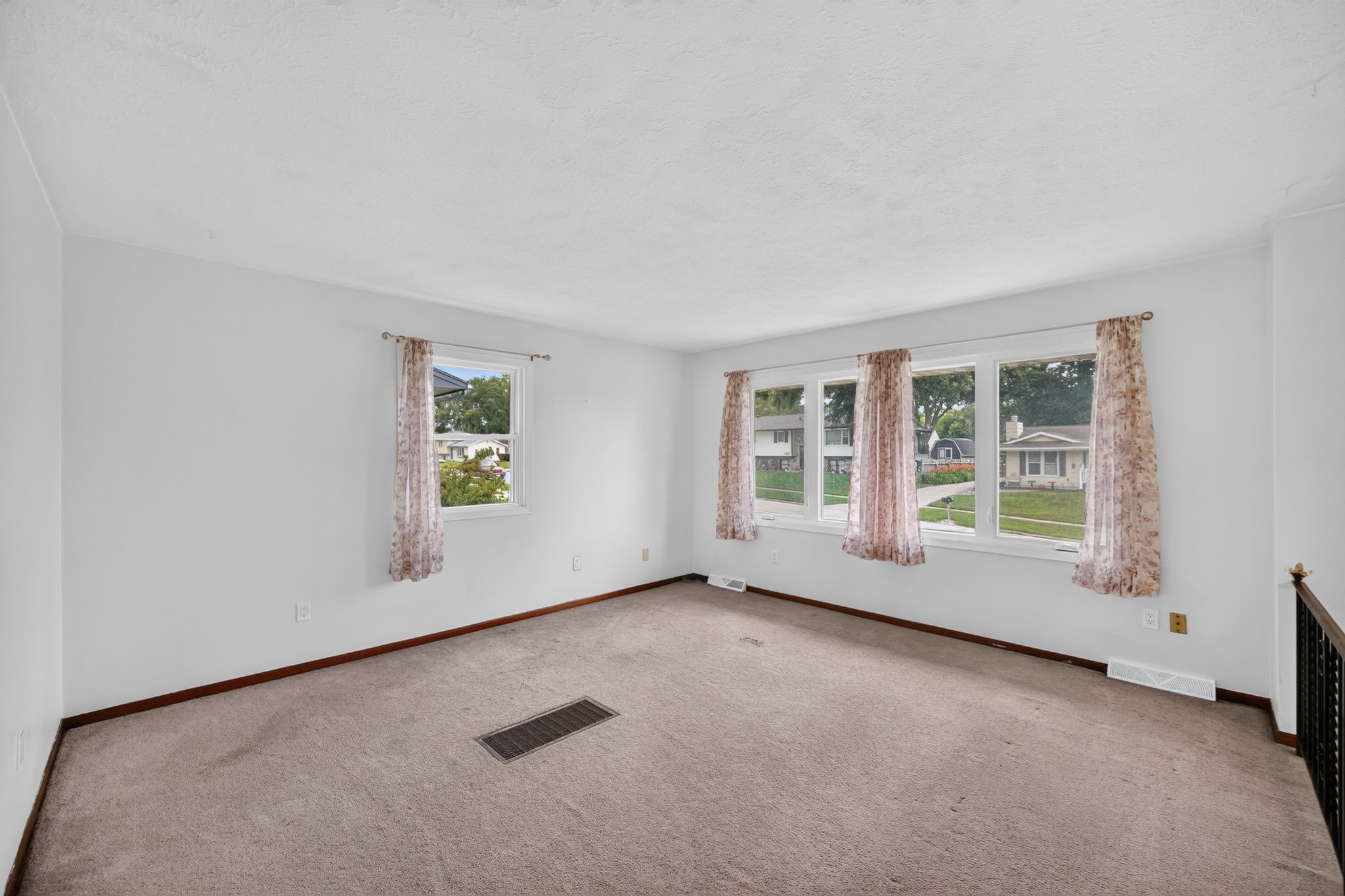 1301 Meadow Drive Property Photo 6
