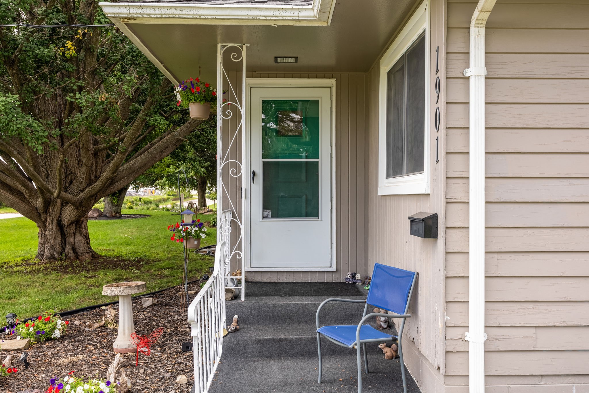 1901 Leland Avenue Property Photo 2