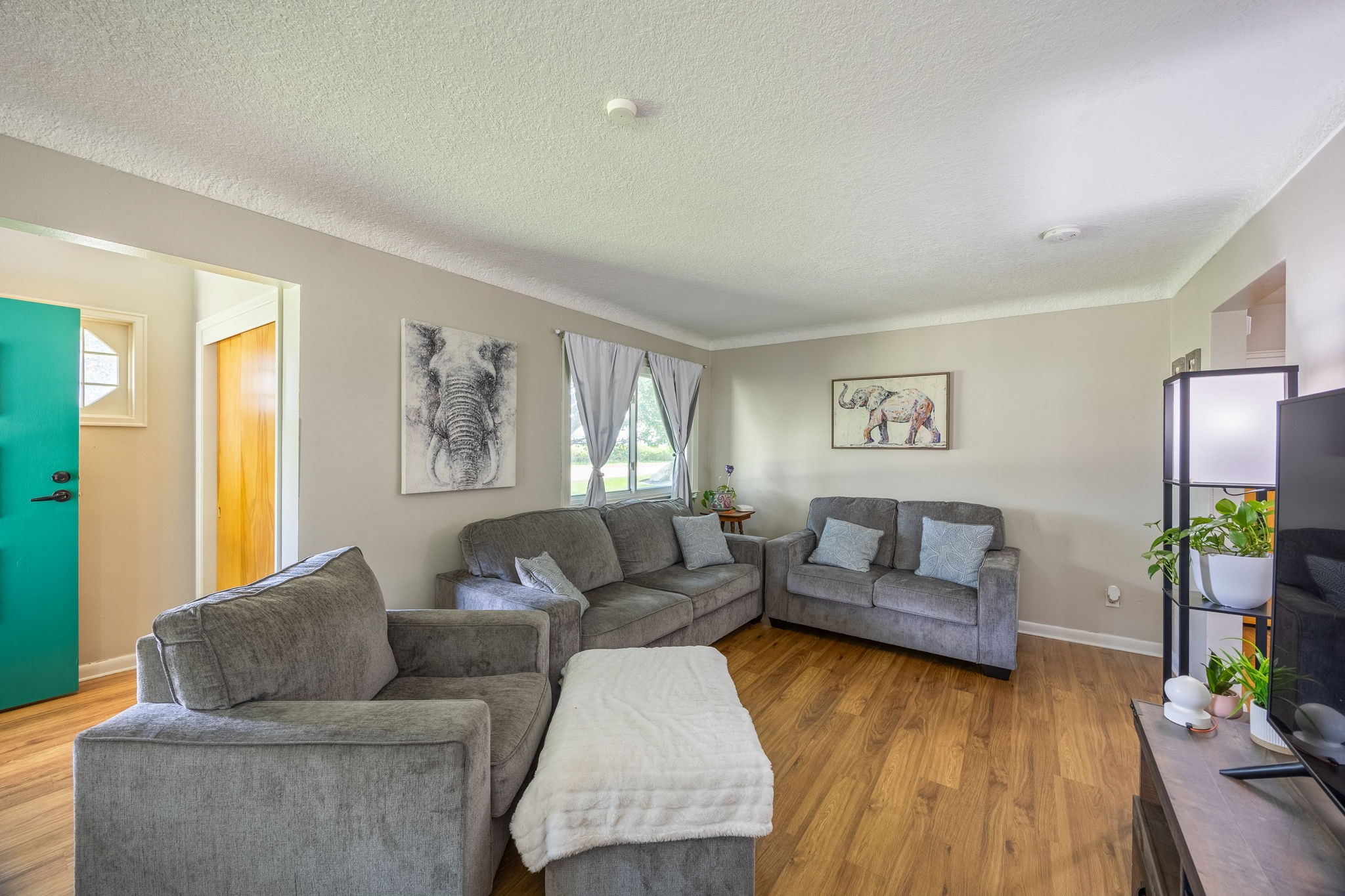 1901 Leland Avenue Property Photo 5