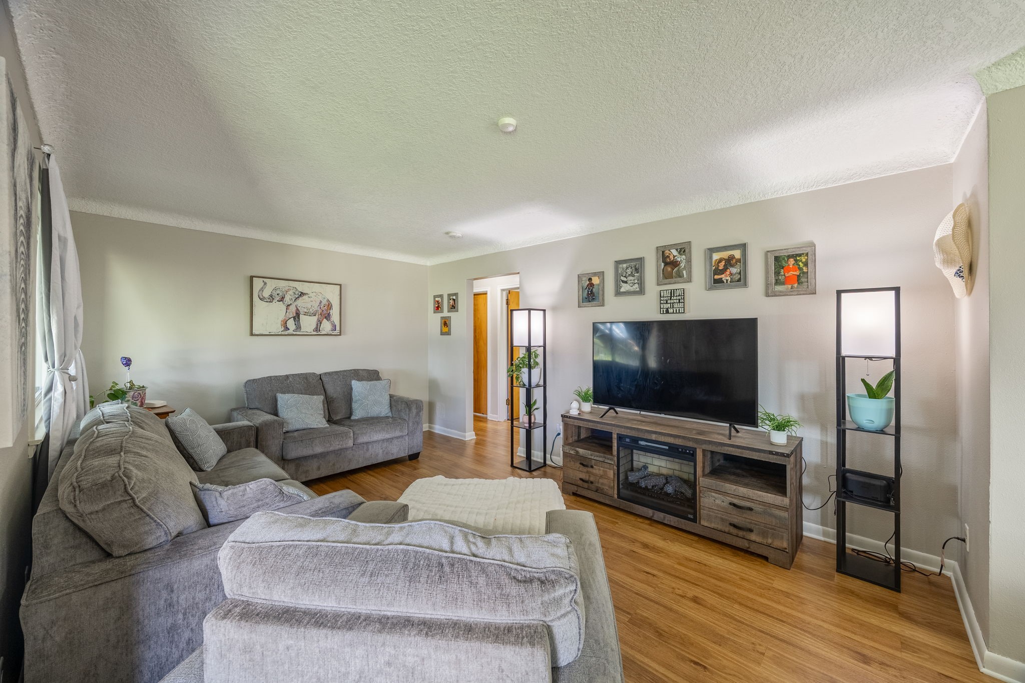 1901 Leland Avenue Property Photo 6