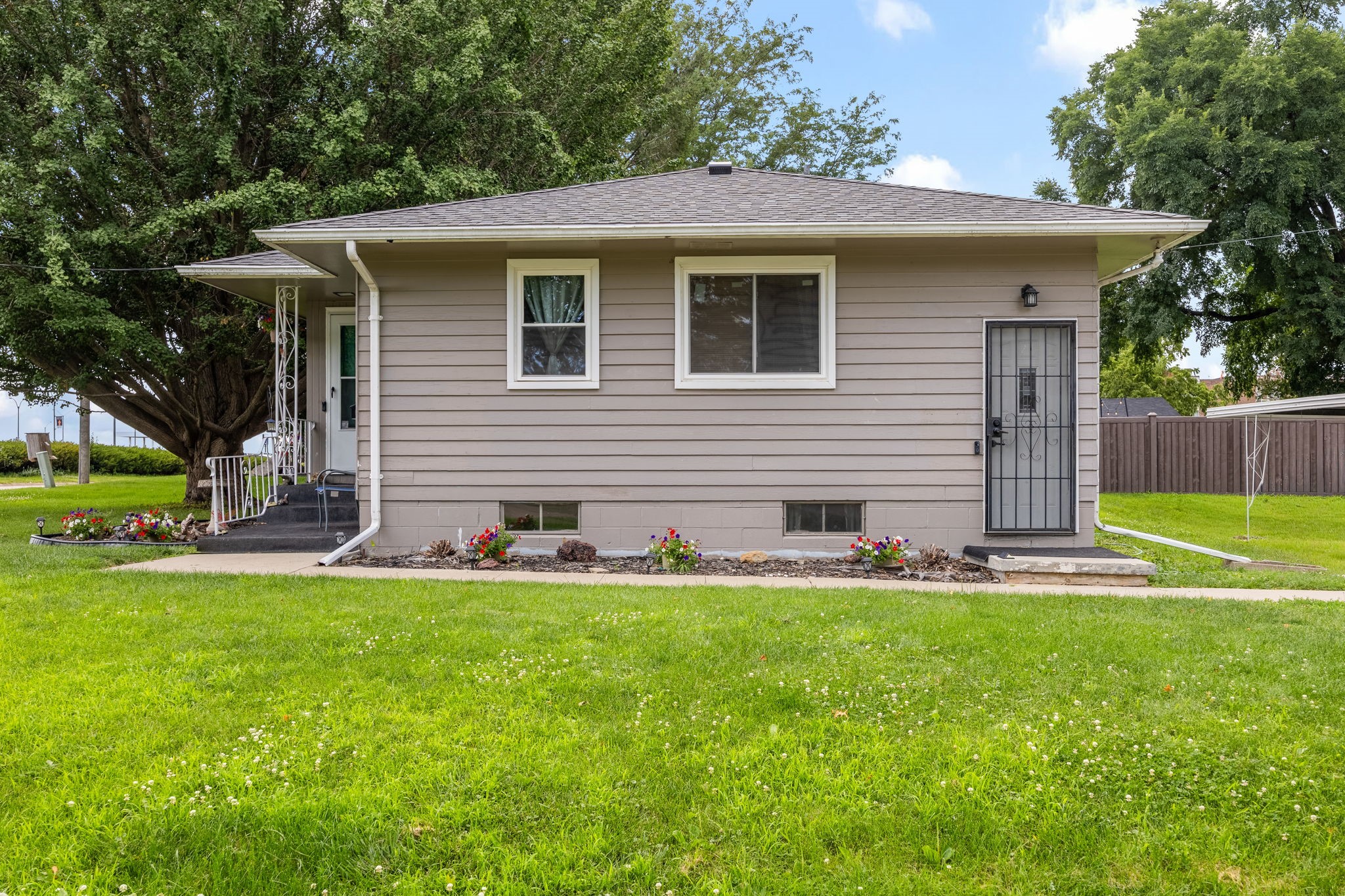 1901 Leland Avenue Property Photo 25