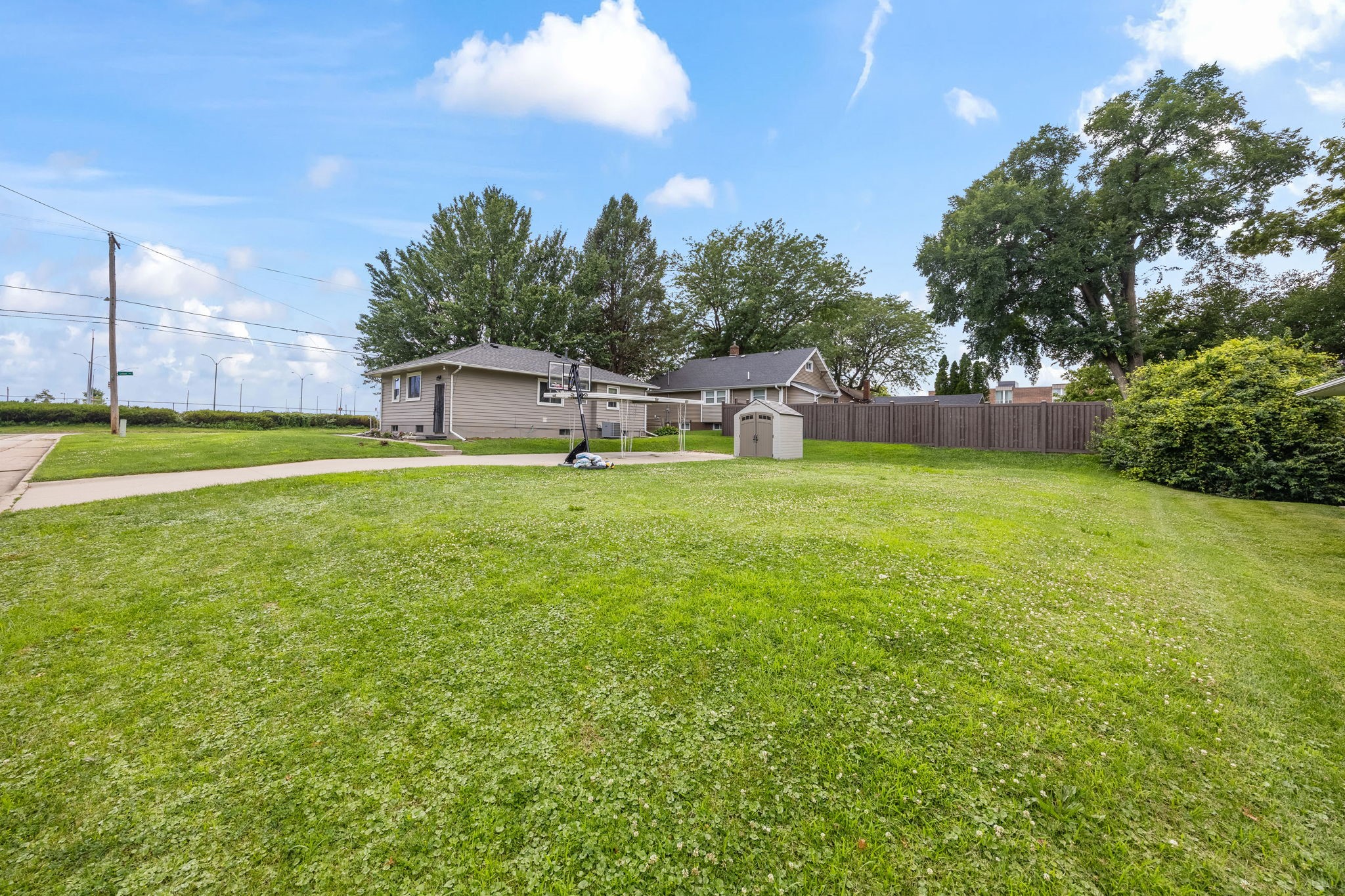 1901 Leland Avenue Property Photo 27