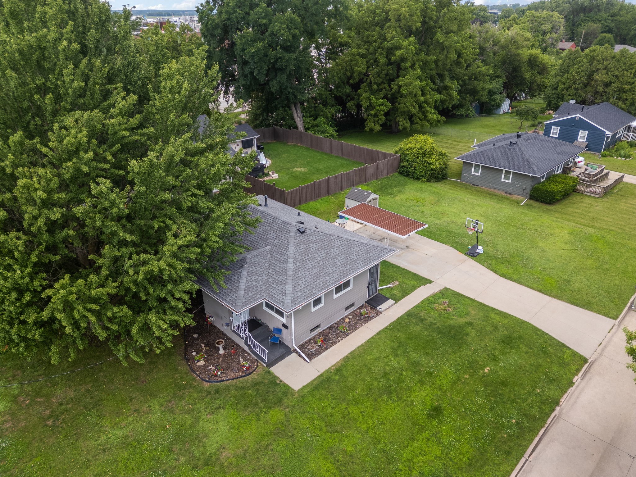 1901 Leland Avenue Property Photo 31