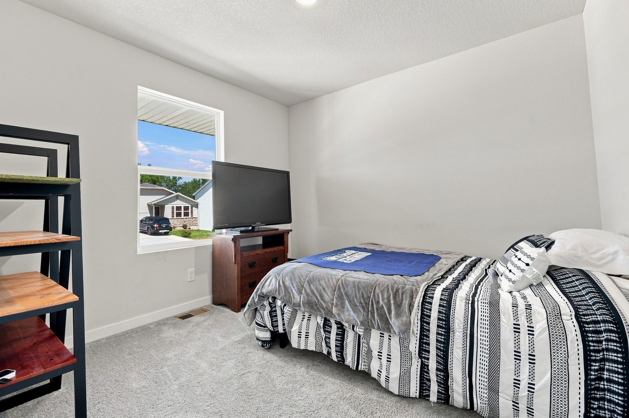 5613 Brook View Avenue Property Photo 4