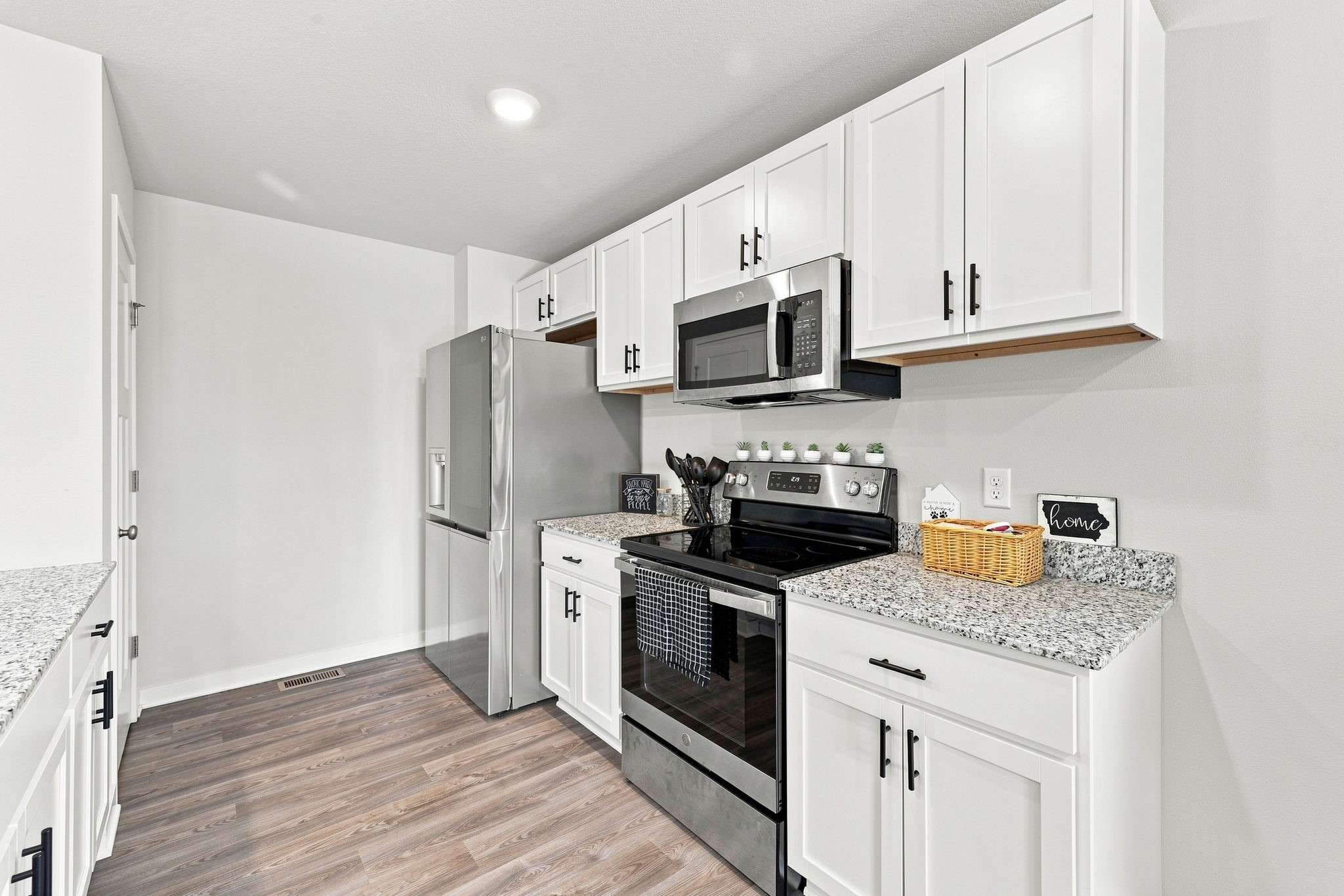 5613 Brook View Avenue Property Photo 13