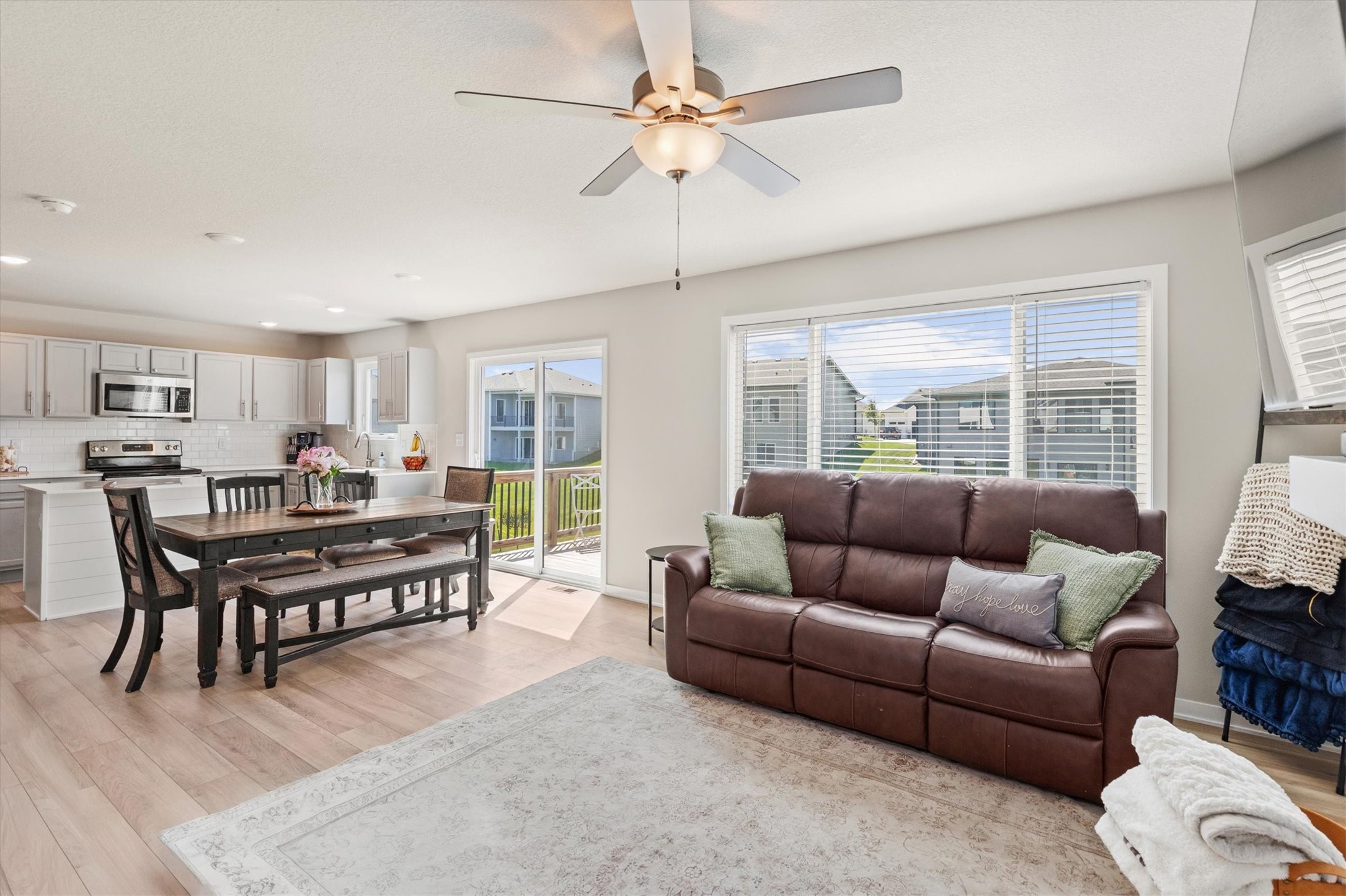 18126 Alpine Drive Property Photo 7