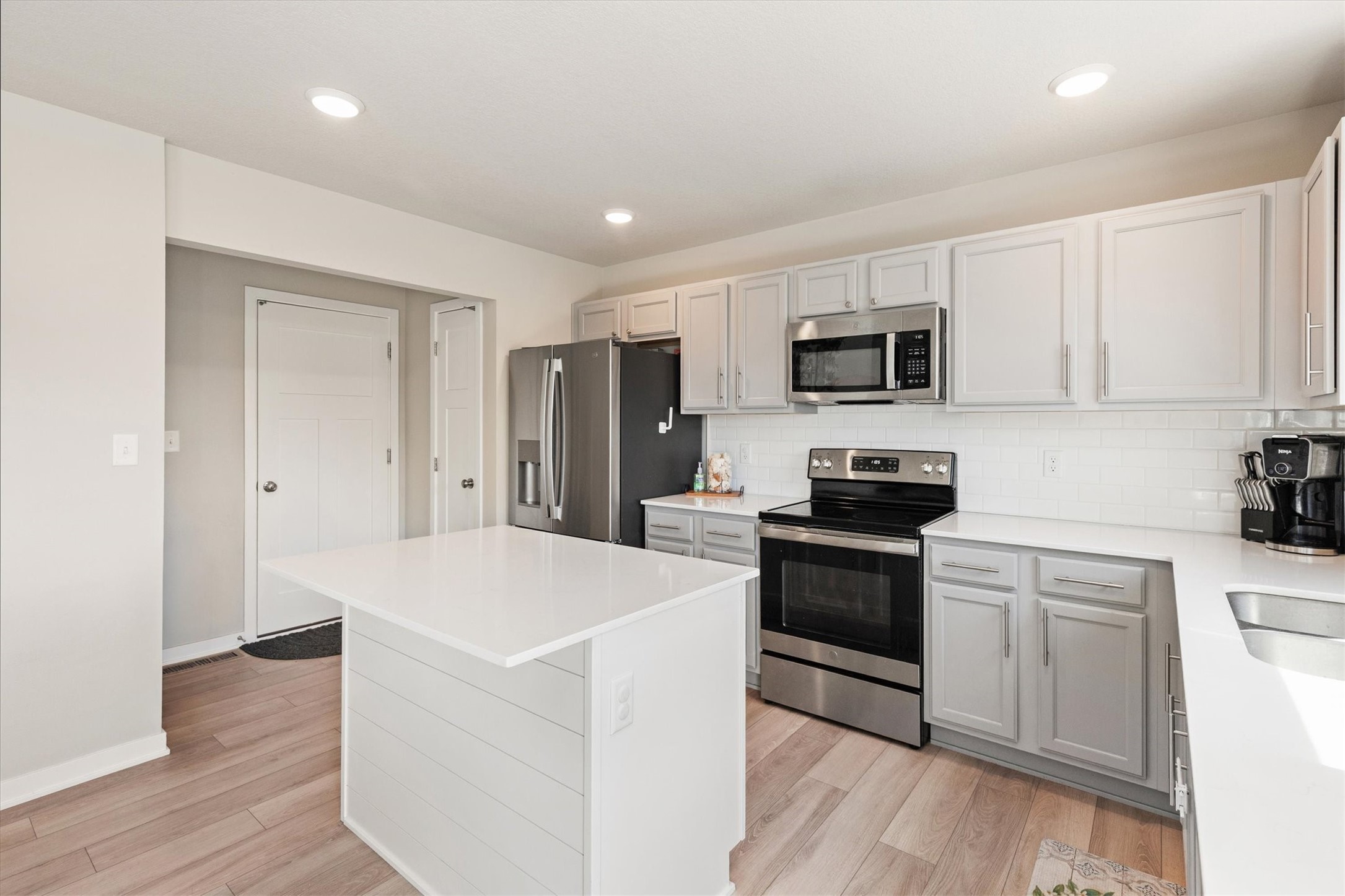 18126 Alpine Drive Property Photo 9