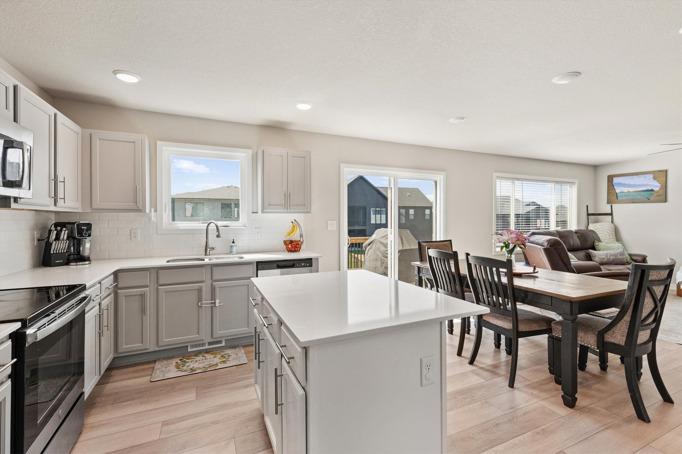18126 Alpine Drive Property Photo 10